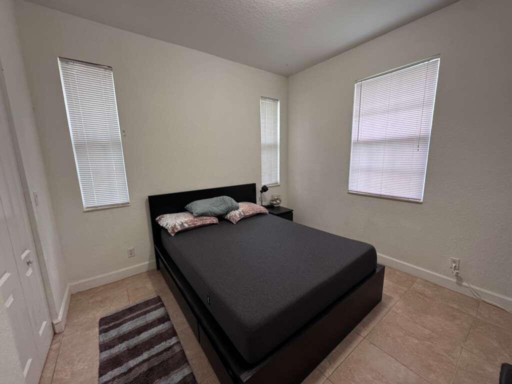 VENTURA GREENS AT EMERALD DUNES CONDO - Residential Lease
