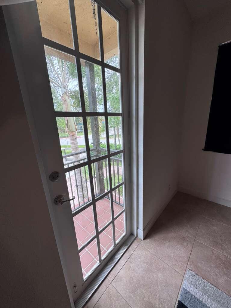 VENTURA GREENS AT EMERALD DUNES CONDO - Residential Lease