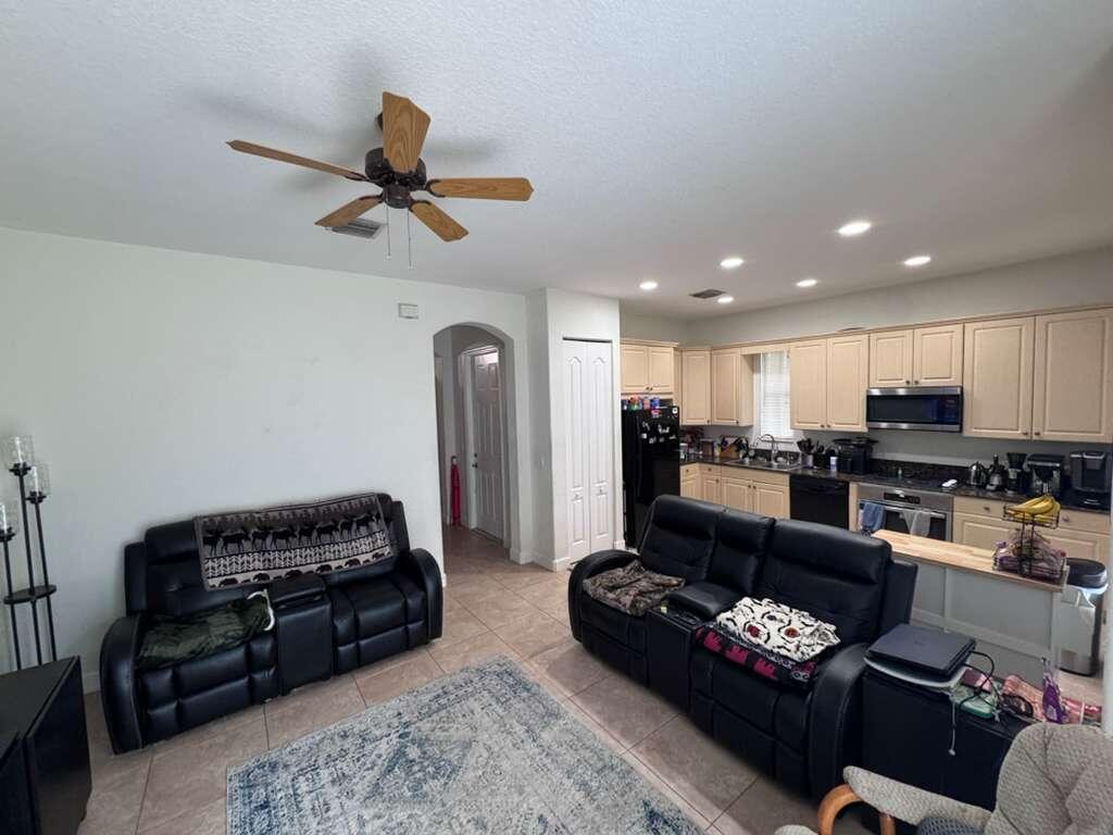 VENTURA GREENS AT EMERALD DUNES CONDO - Residential Lease