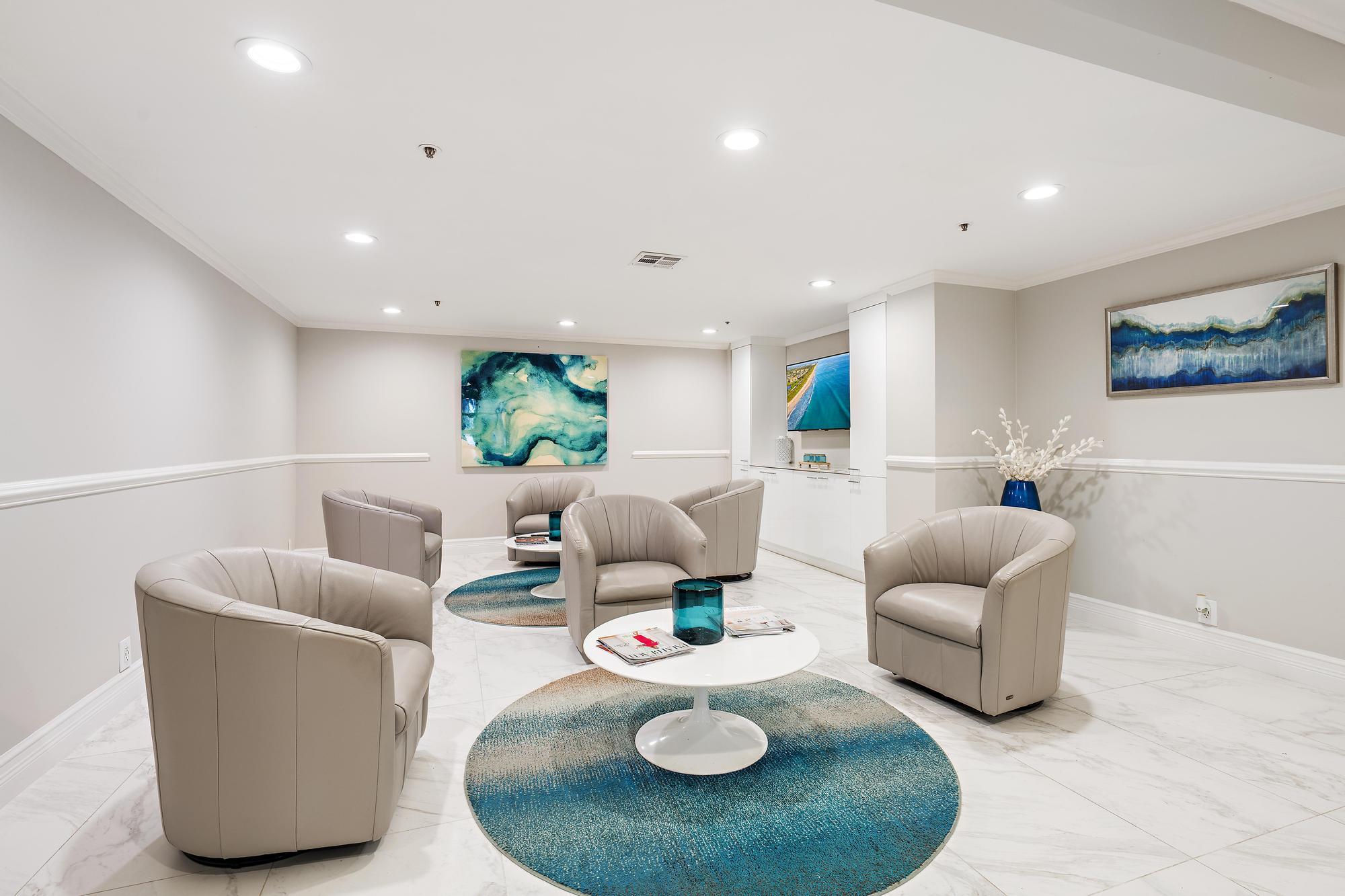 REACHES CONDO - Residential