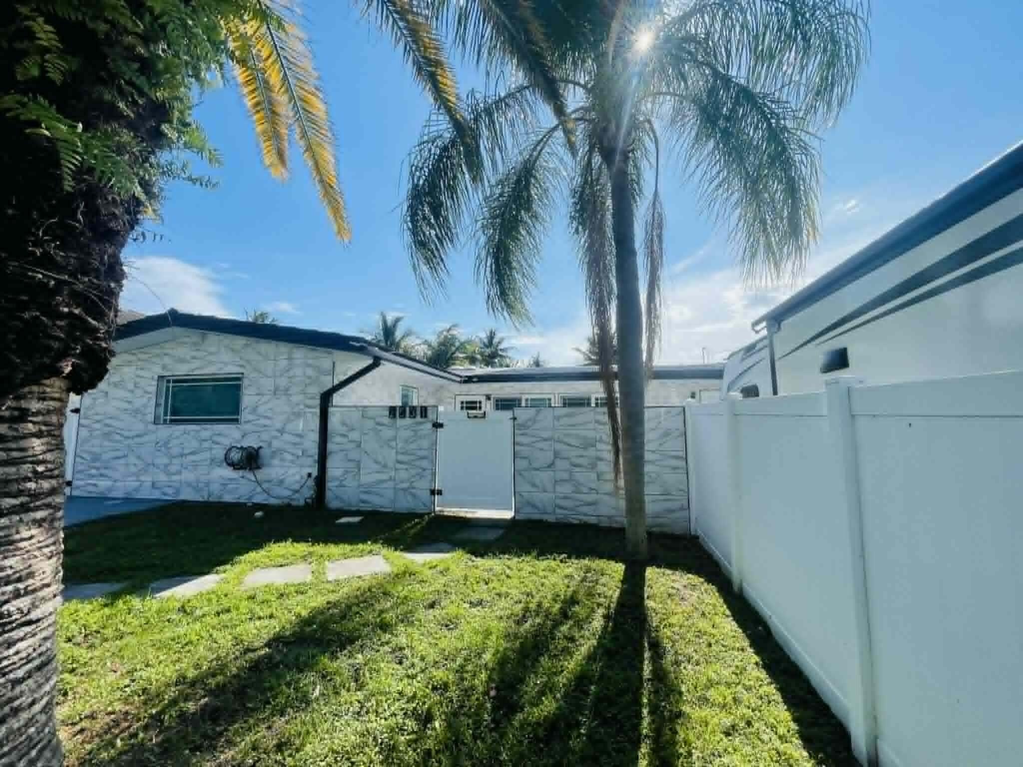 LAUDERDALE ISLES NO 2 - Residential Lease