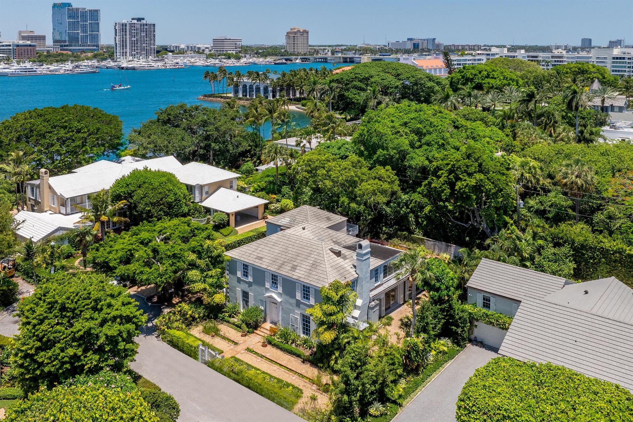COCOANUT GROVE - Residential