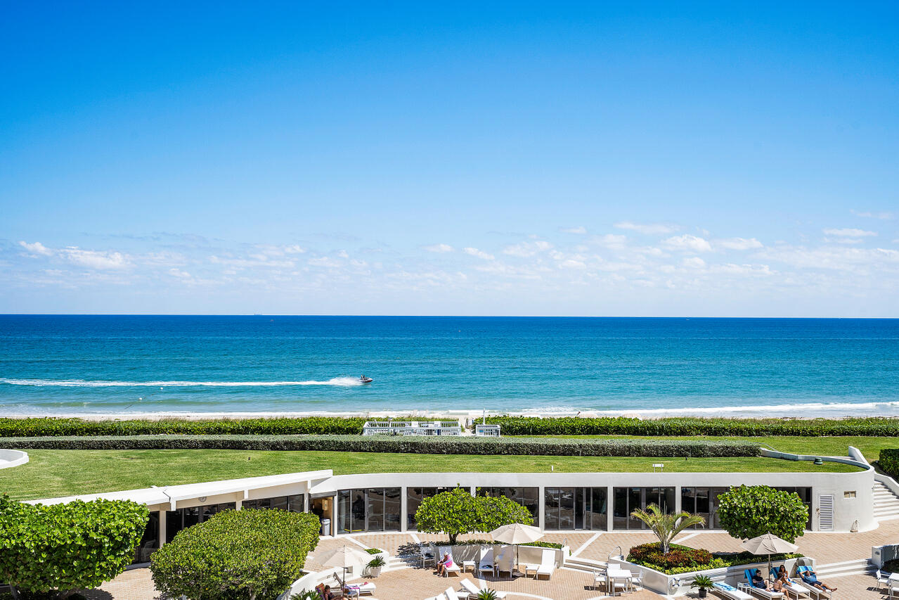 BEACH POINT COND DECL FILED 5-31-79 - Residential