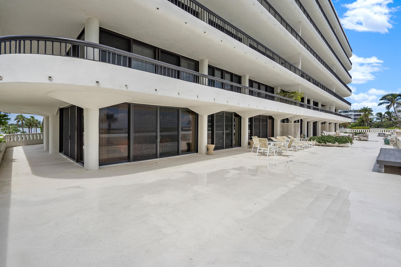 BEACH POINT COND DECL FILED 5-31-79 - Residential