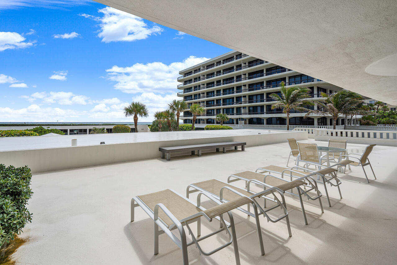 BEACH POINT COND DECL FILED 5-31-79 - Residential