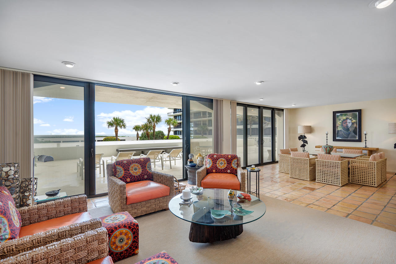 BEACH POINT COND DECL FILED 5-31-79 - Residential