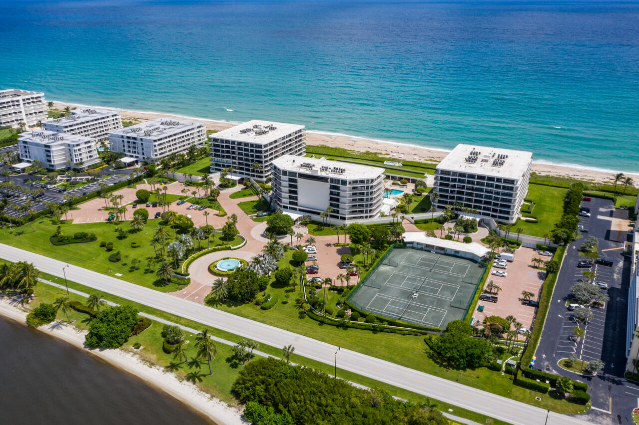 BEACH POINT COND DECL FILED 5-31-79 - Residential