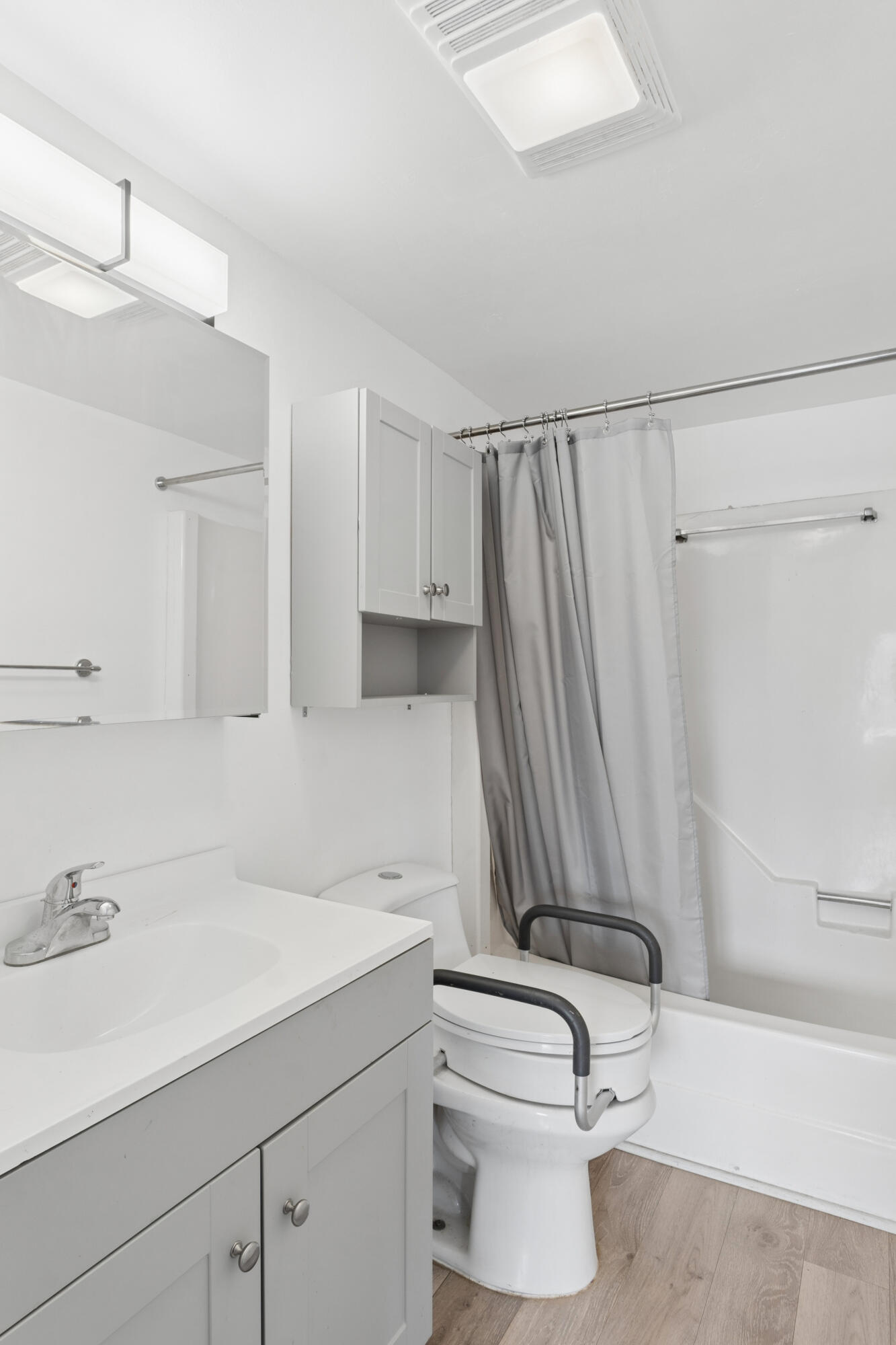 GOLDEN LAKES VILLAGE CONDO 1 THRU 13-A - Residential