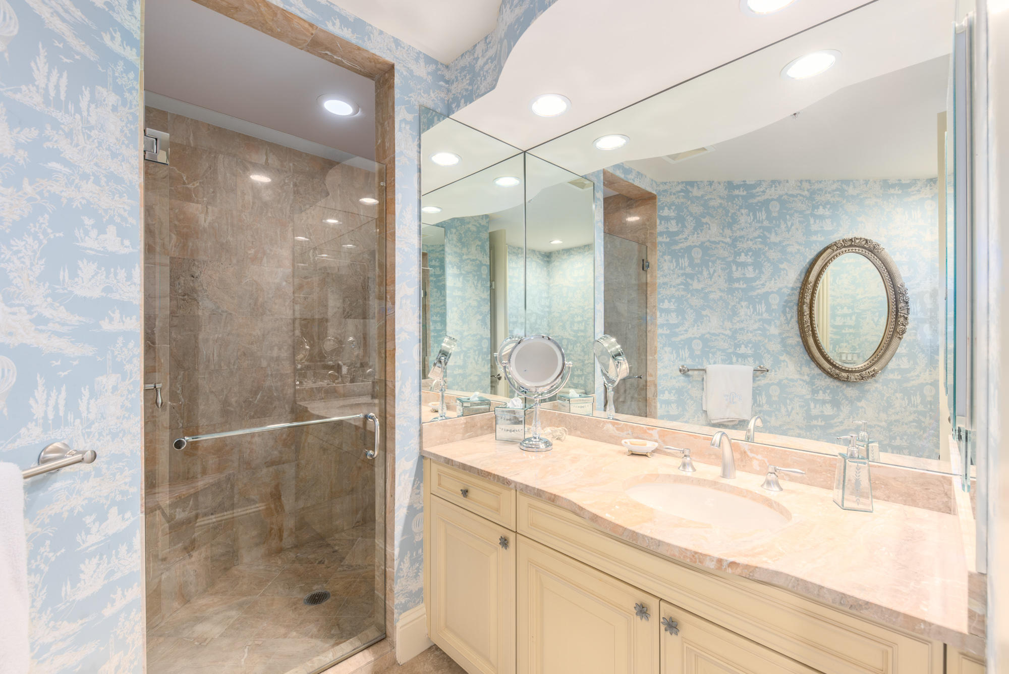 ONE WATERMARK PLACE OF THE PALM BEACHES CONDOMINIU - Residential