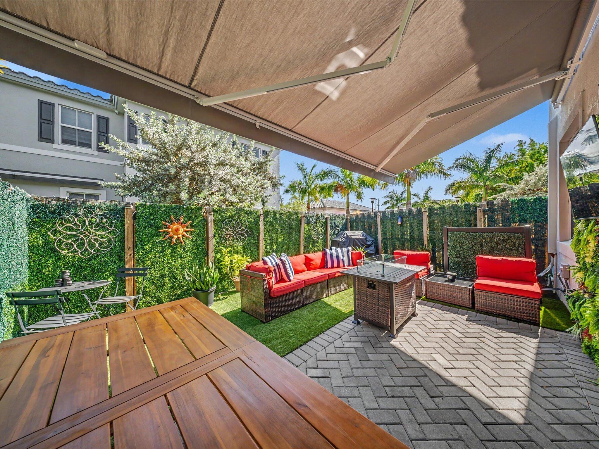 WYNDHAM LAKES PLAZA - Residential