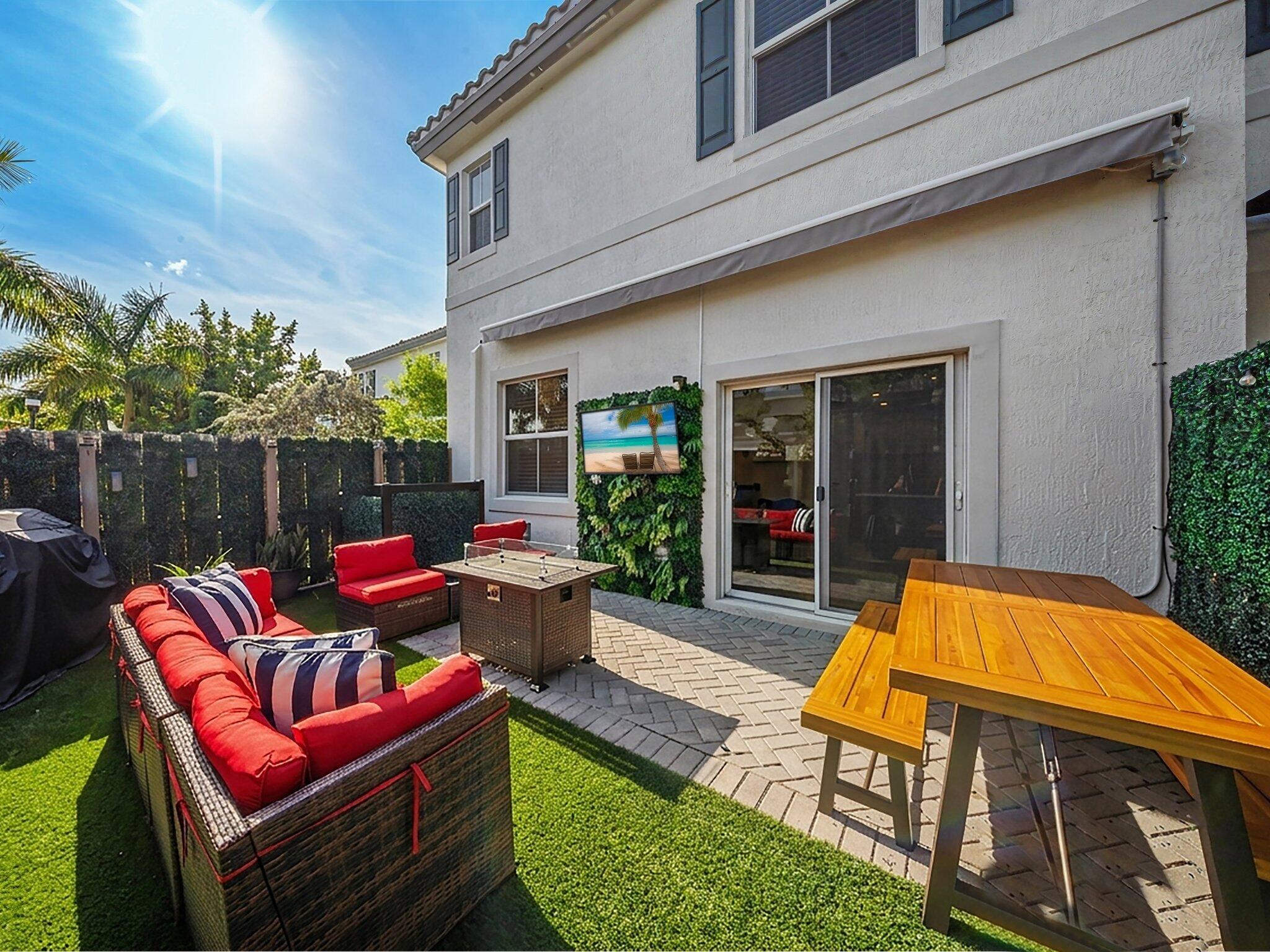 WYNDHAM LAKES PLAZA - Residential