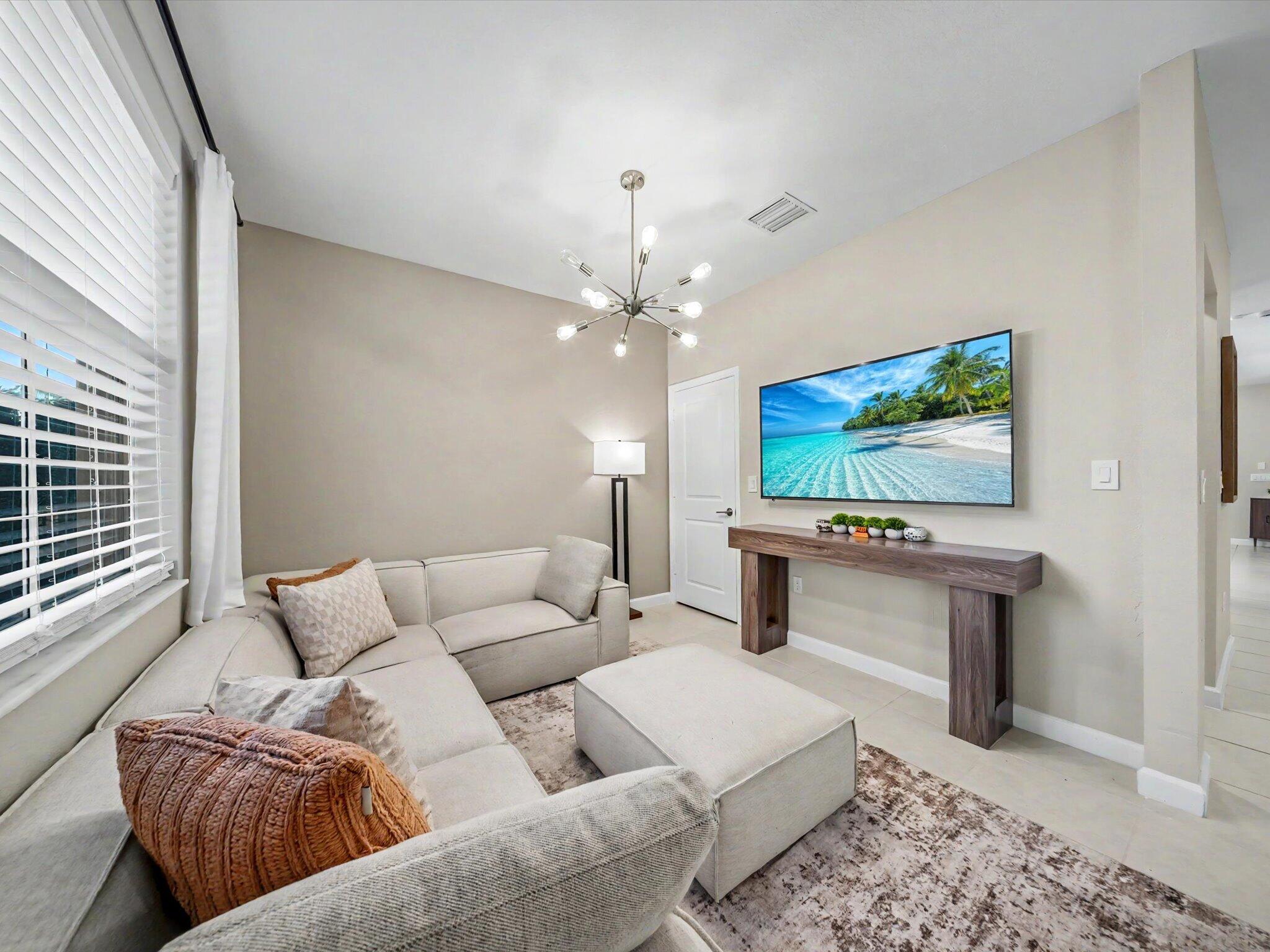 WYNDHAM LAKES PLAZA - Residential