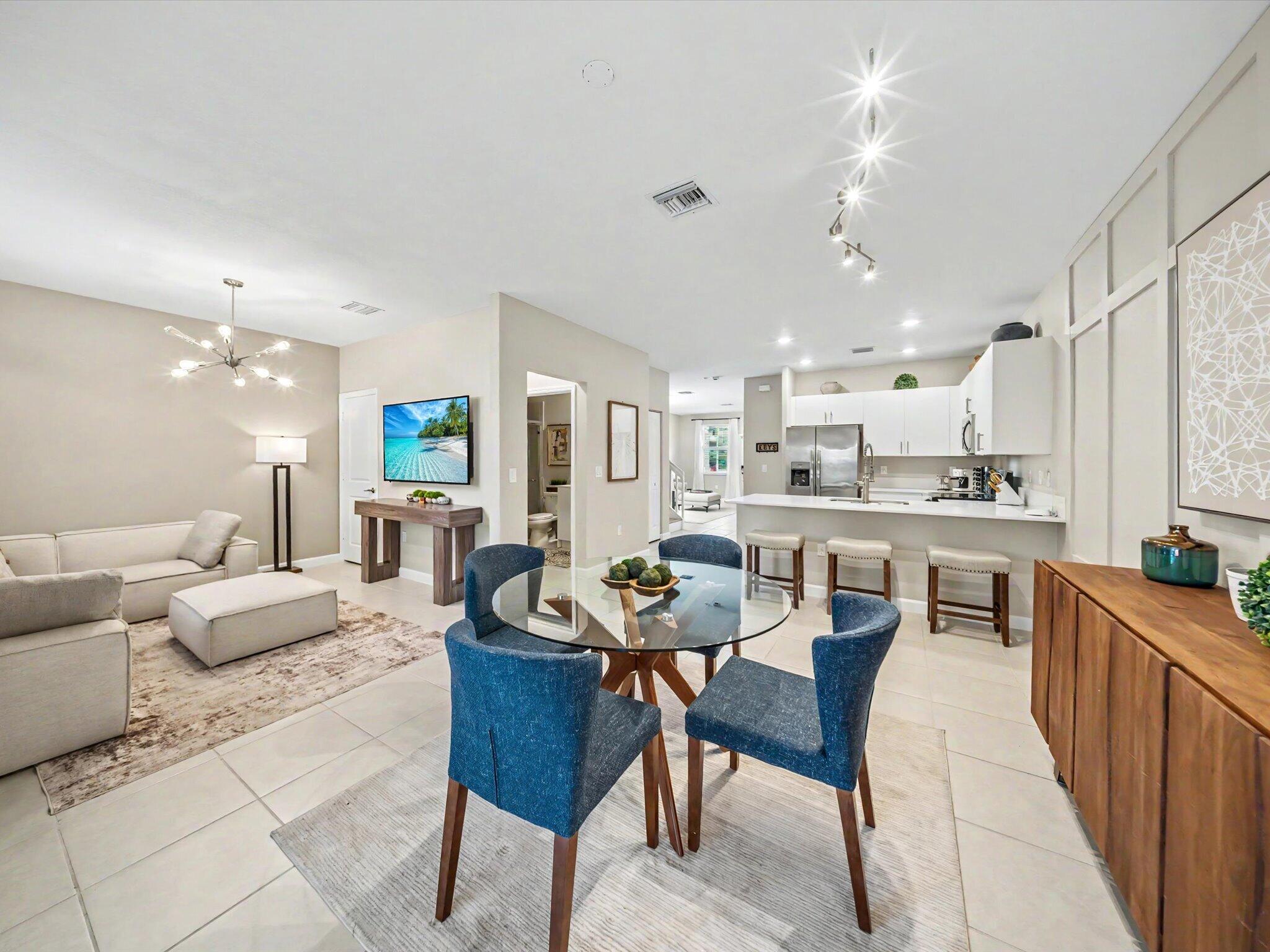 WYNDHAM LAKES PLAZA - Residential