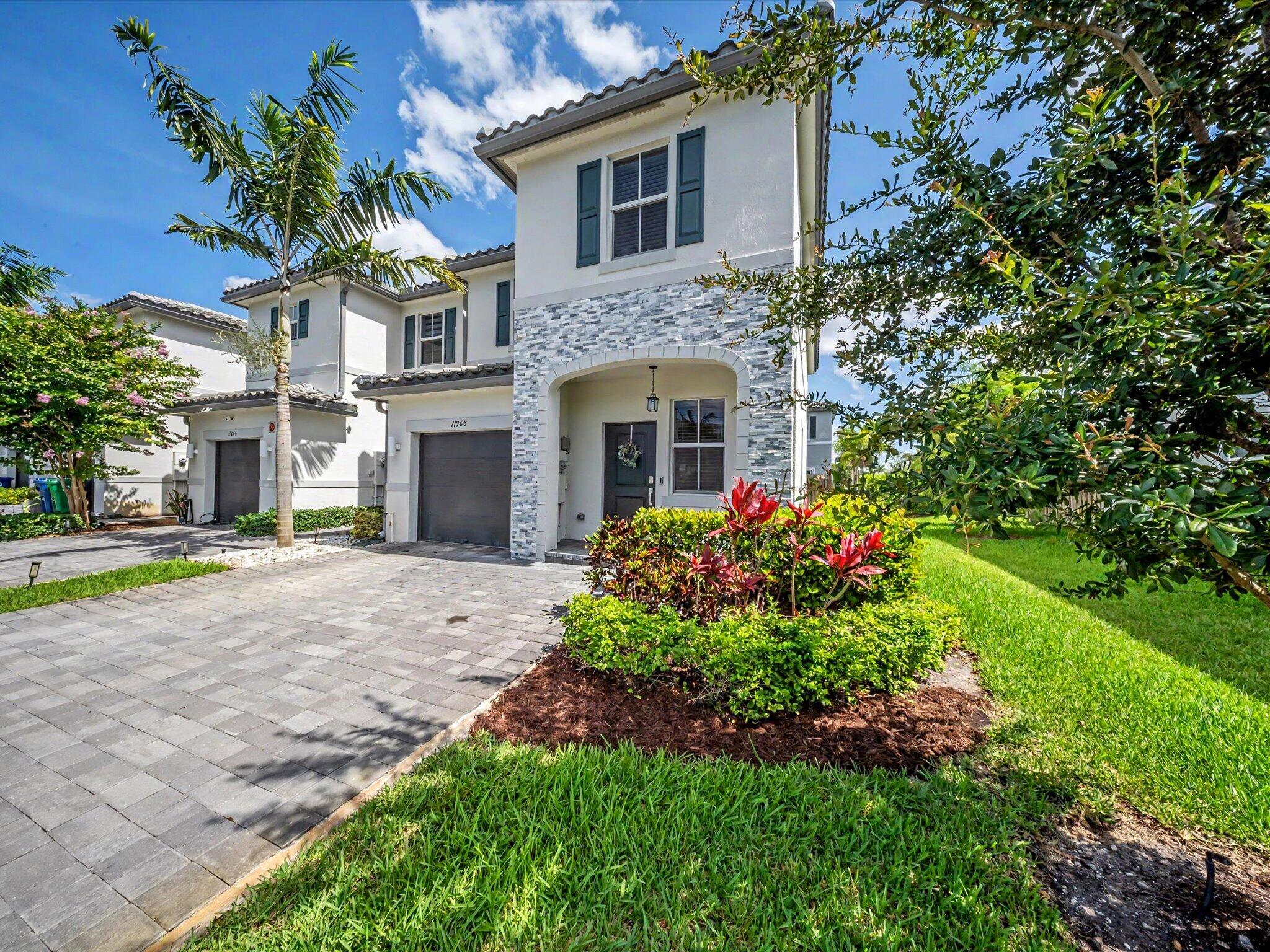WYNDHAM LAKES PLAZA - Residential