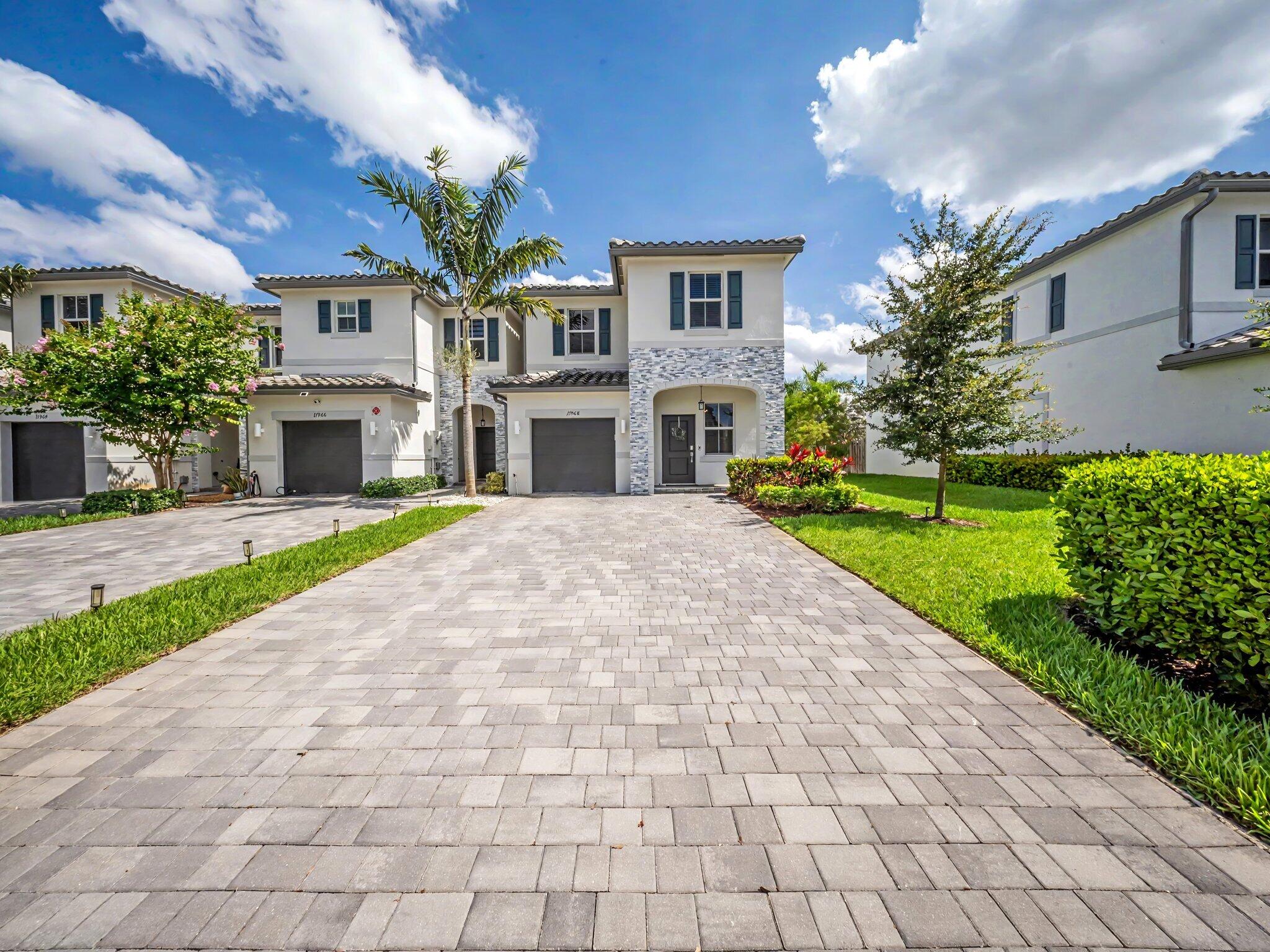 WYNDHAM LAKES PLAZA - Residential