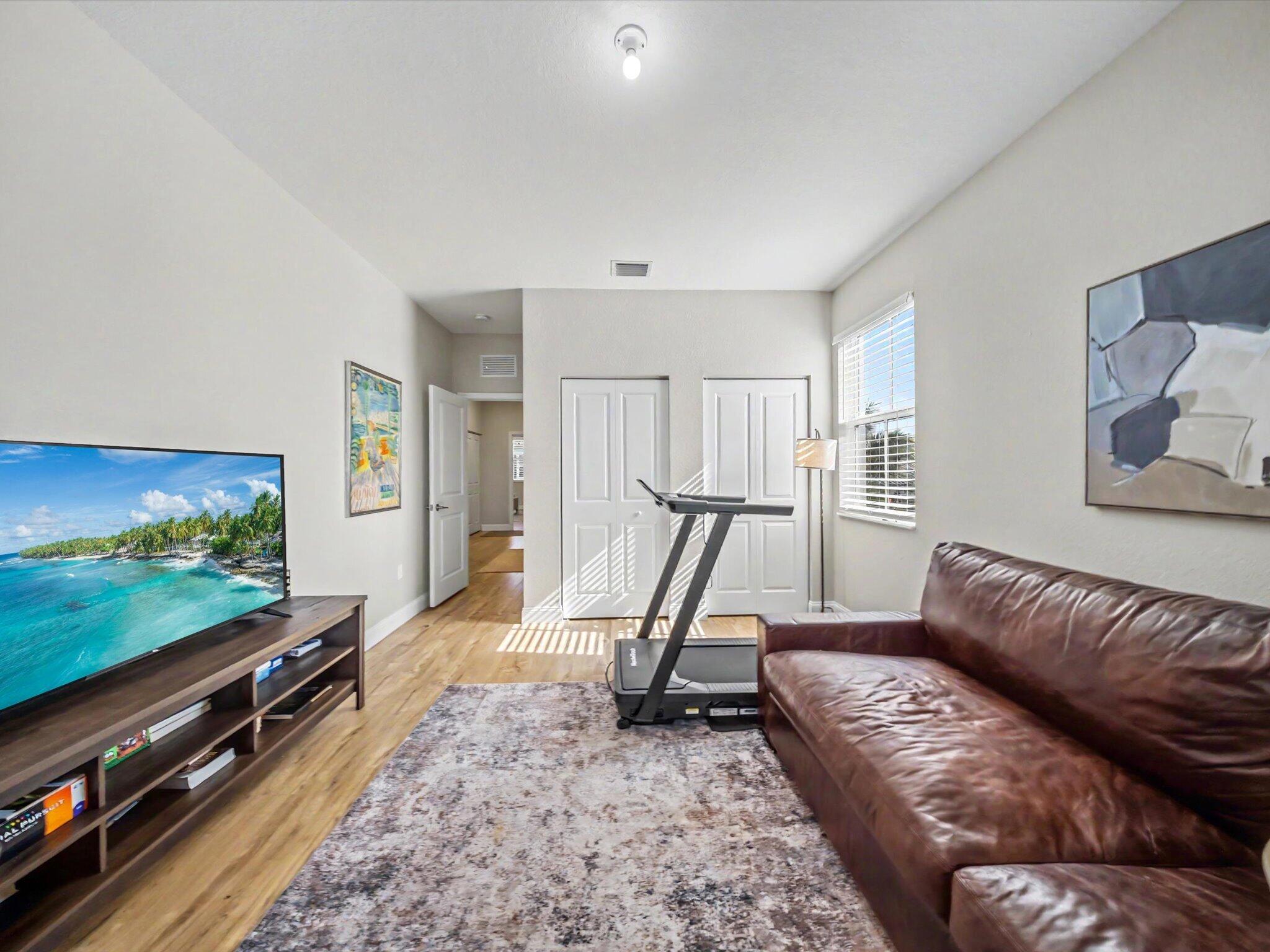 WYNDHAM LAKES PLAZA - Residential