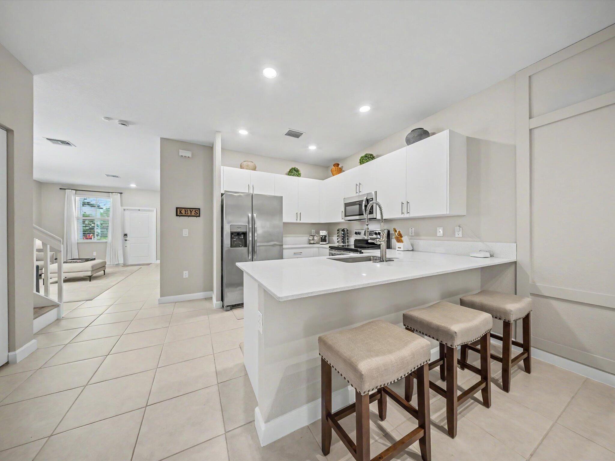 WYNDHAM LAKES PLAZA - Residential