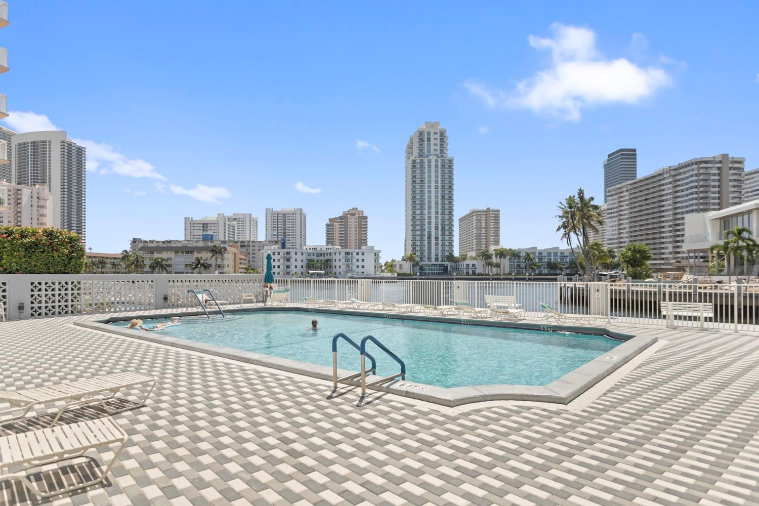 Golden Surf Towers - Residential