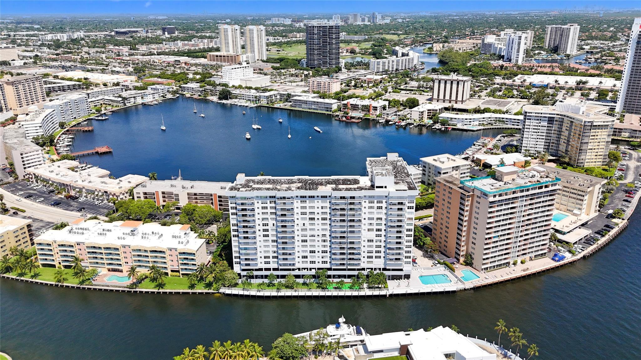 Golden Surf Towers - Residential