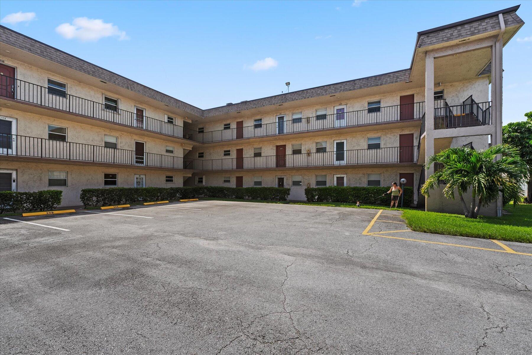LAKESIDE VILLAGE CONDO 9 - Residential