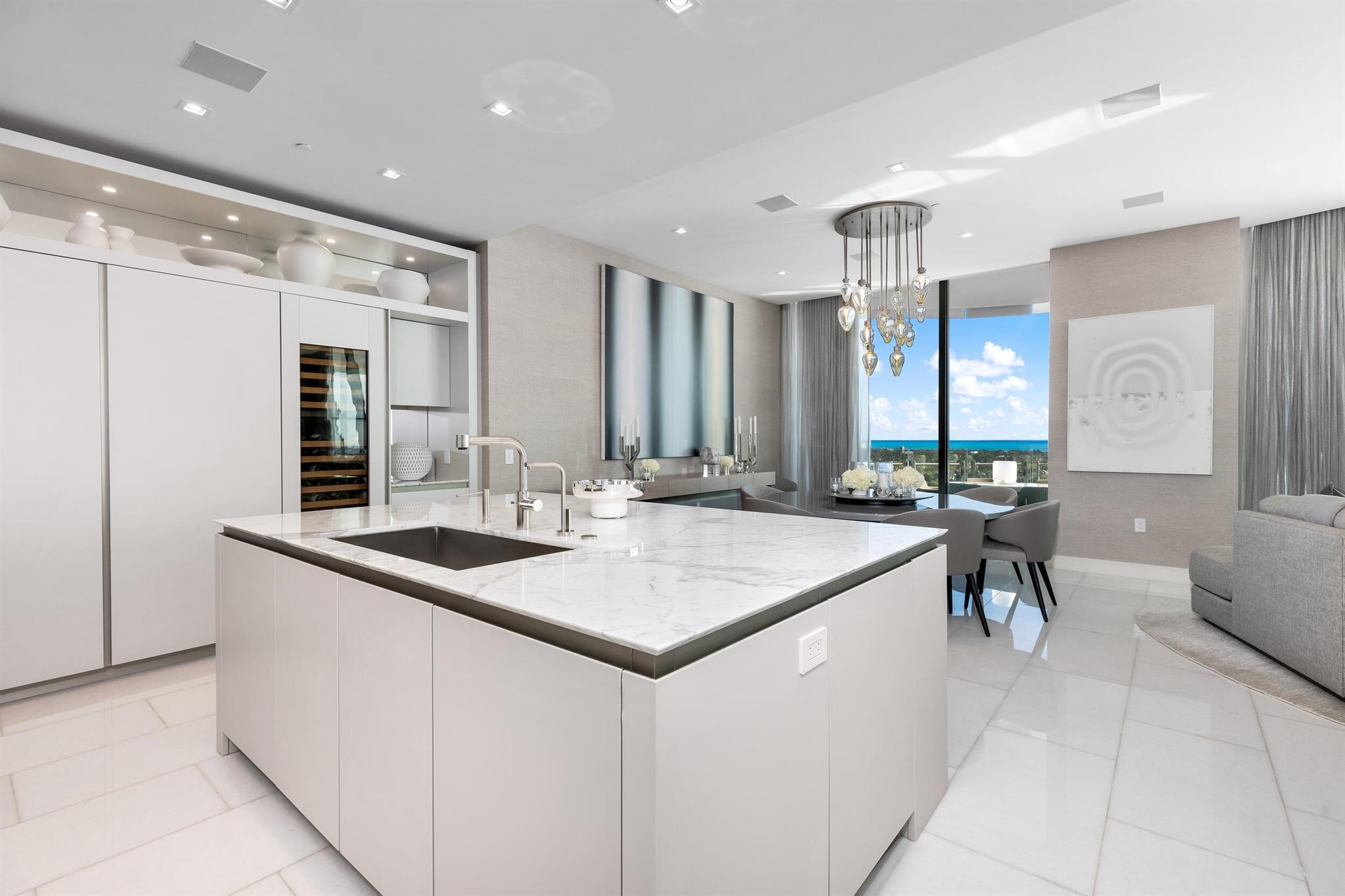 BRISTOL CONDO - Residential