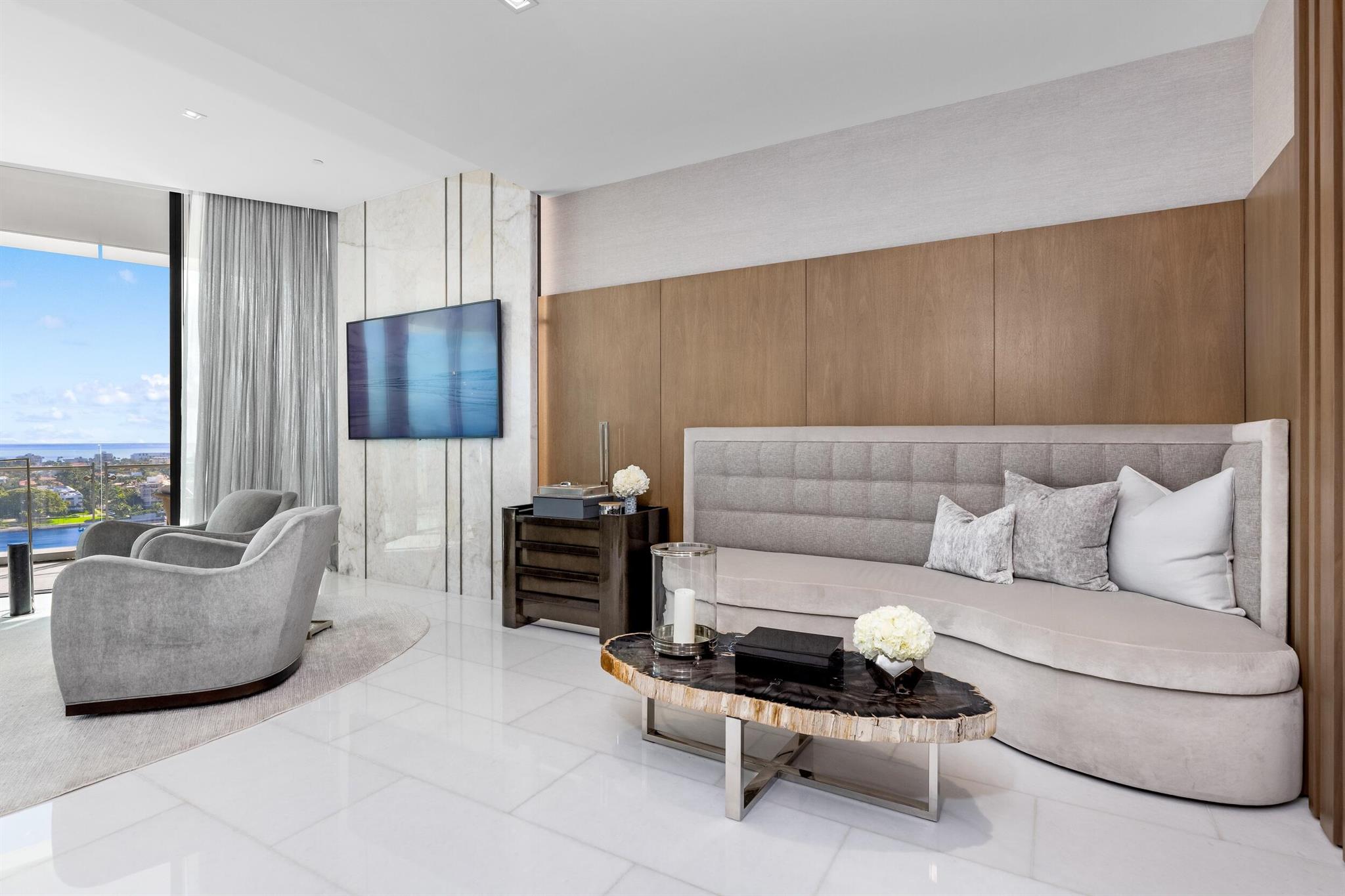 BRISTOL CONDO - Residential