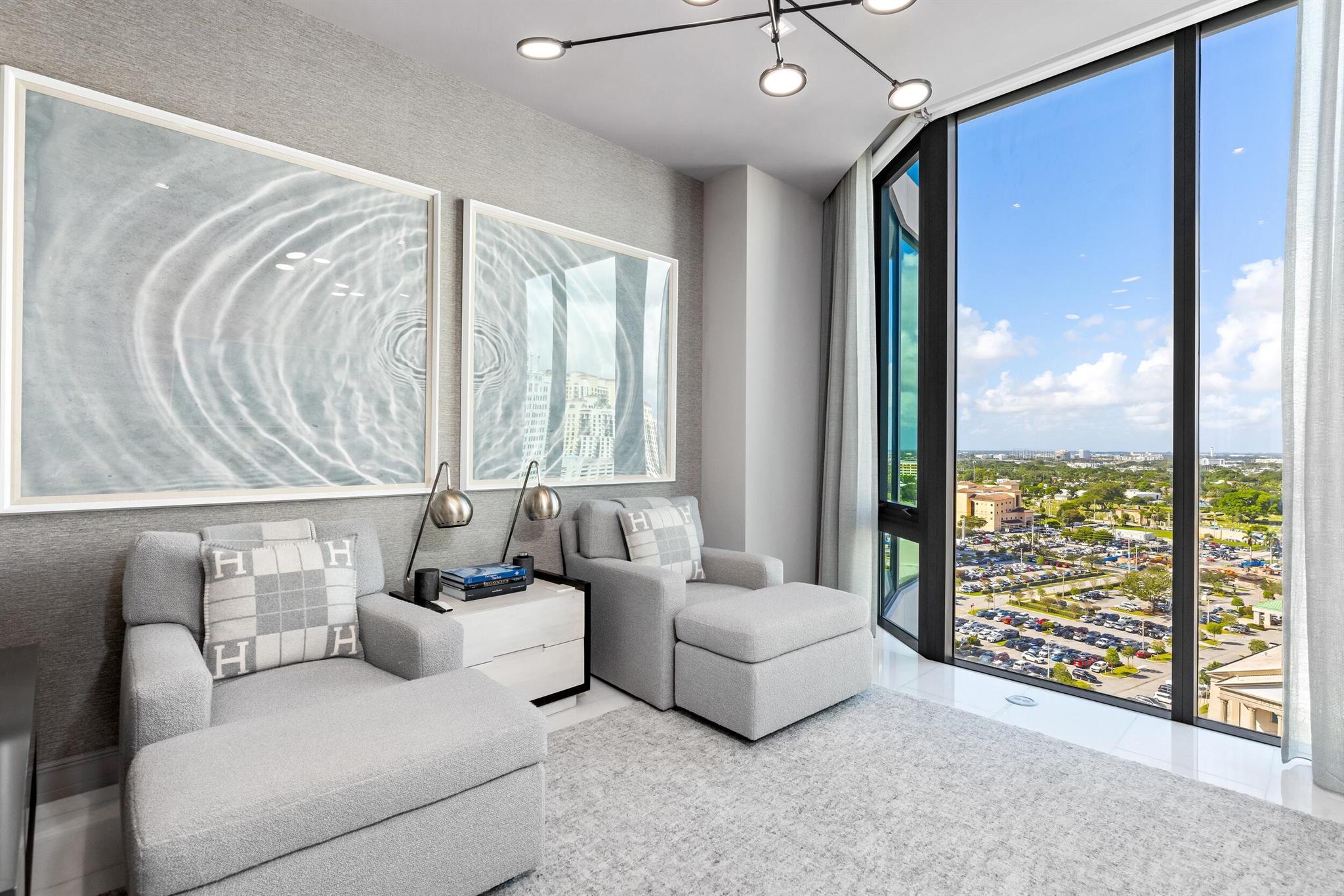 BRISTOL CONDO - Residential