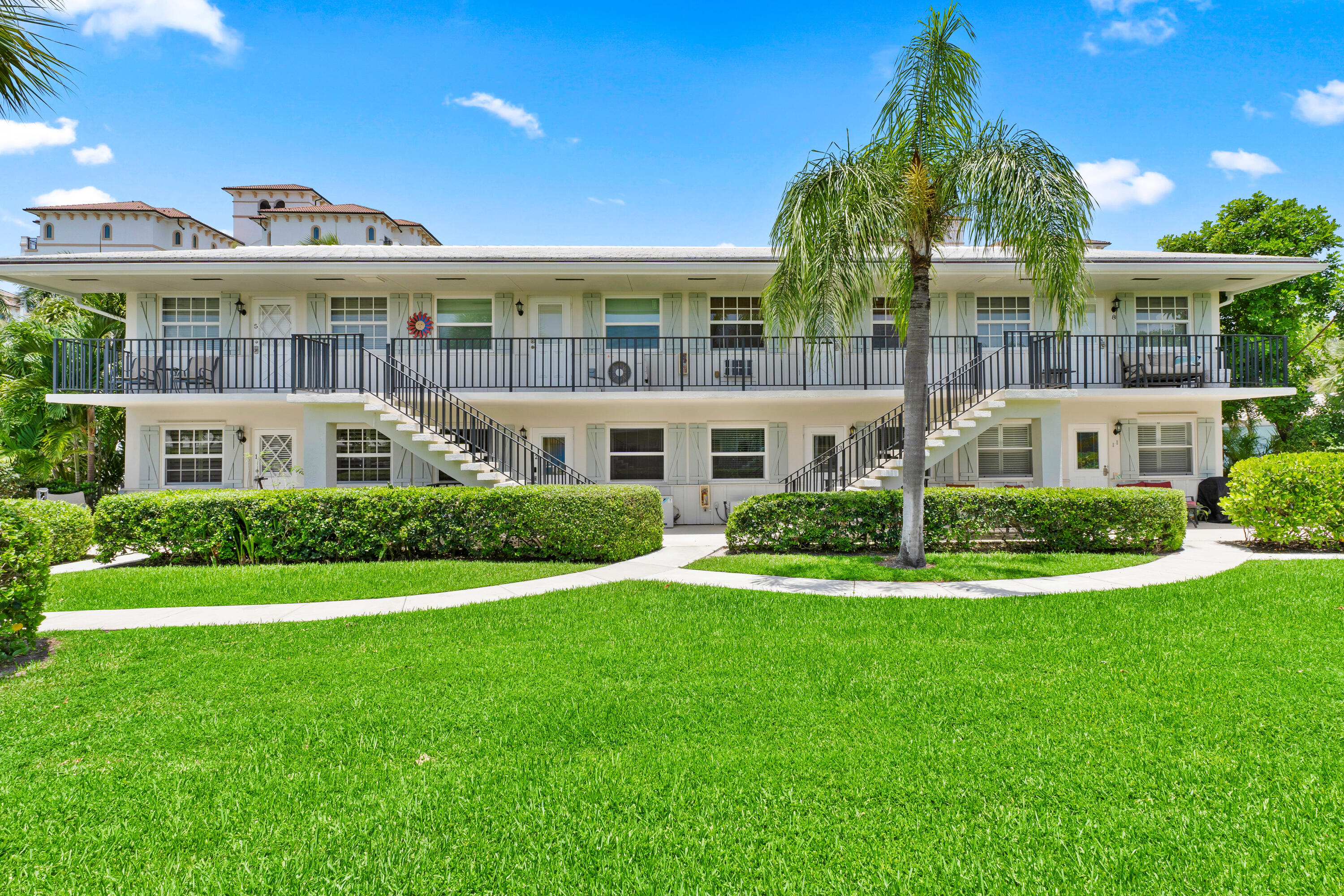 BEACH HOUSE CONDO - Residential