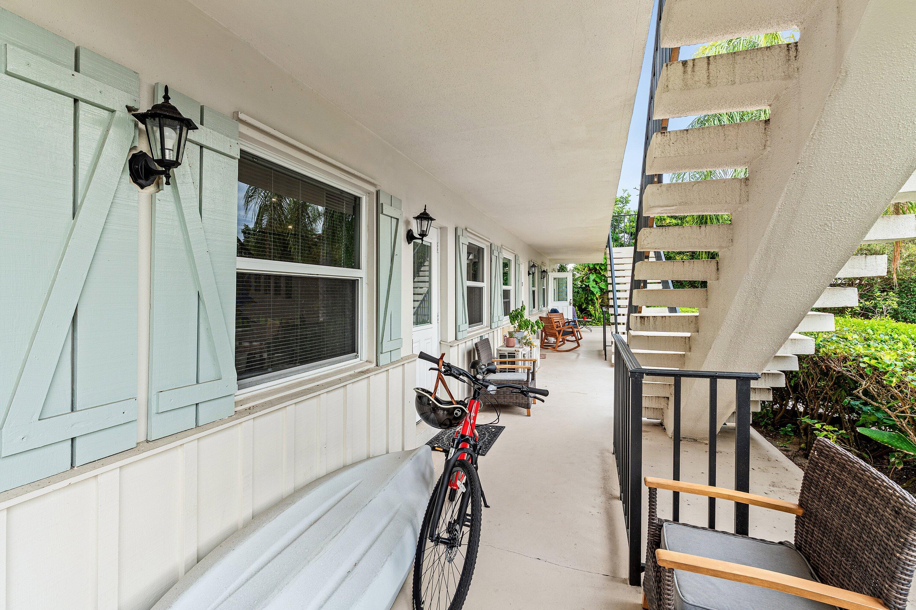 BEACH HOUSE CONDO - Residential