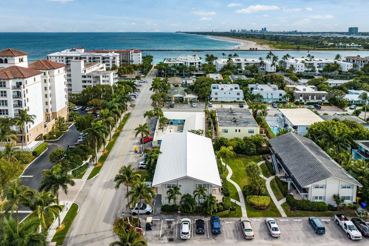 BEACH HOUSE CONDO - Residential