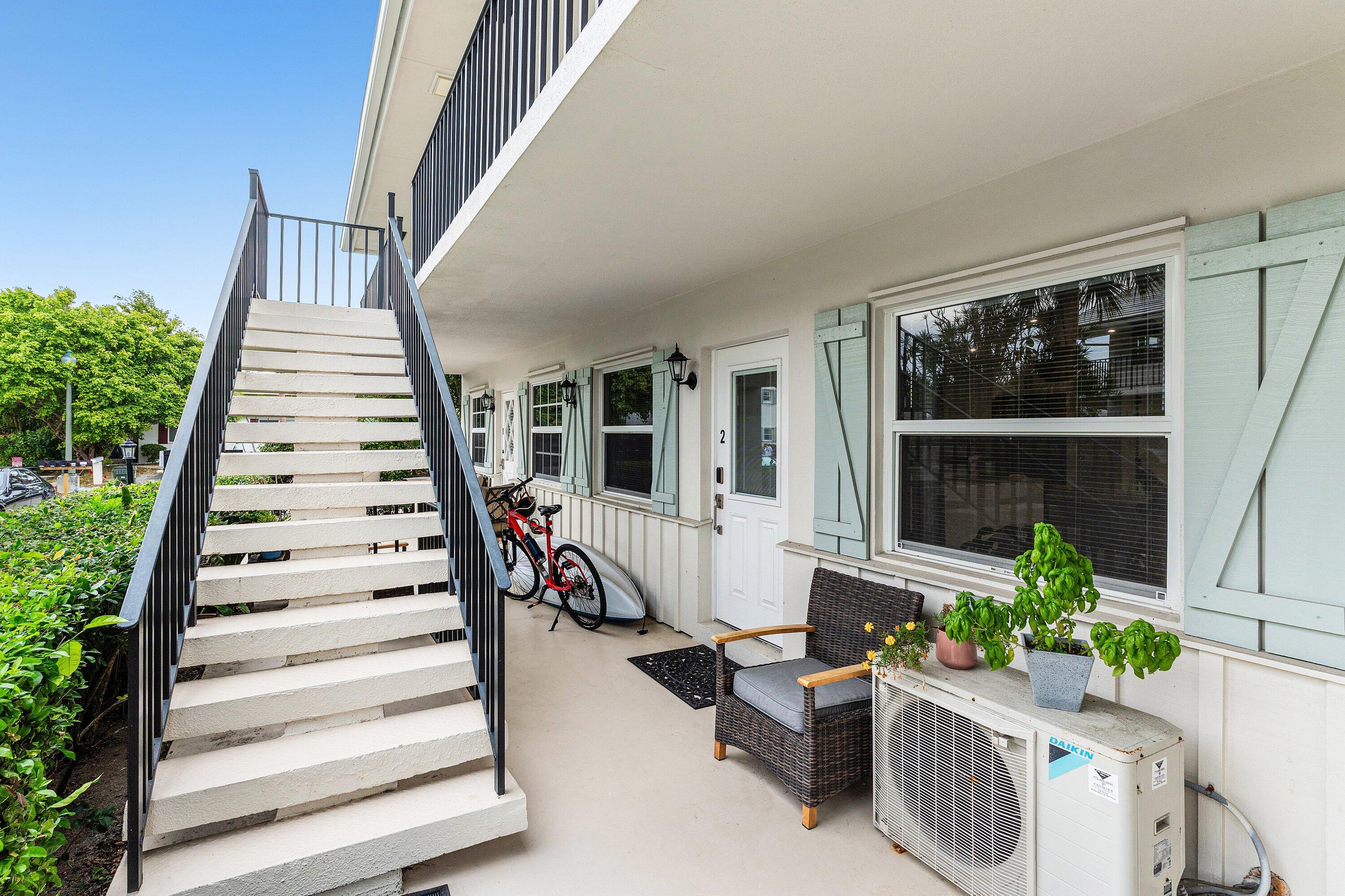 BEACH HOUSE CONDO - Residential