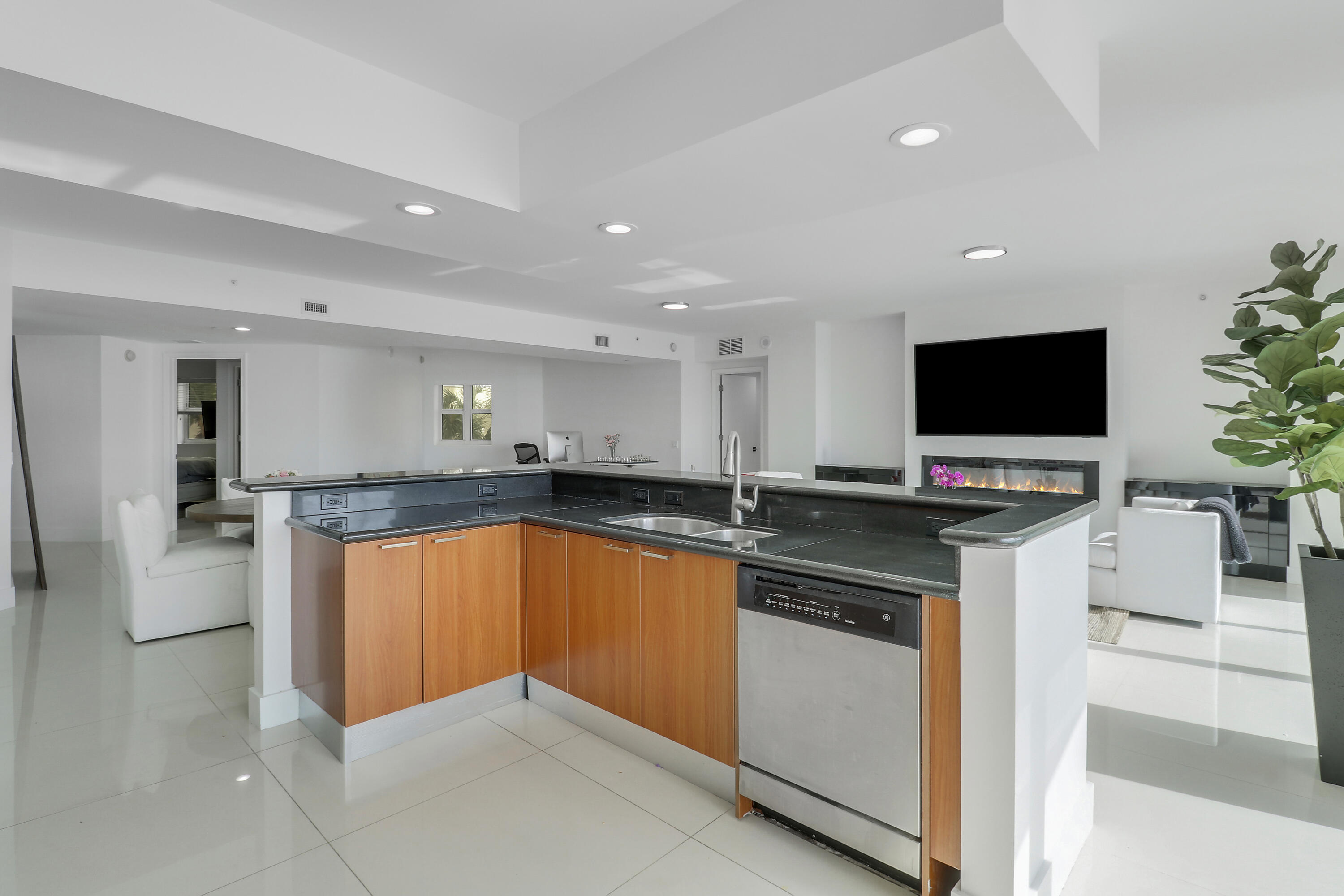 MARINA GRANDE RIVIERA BEACH CONDO - Residential