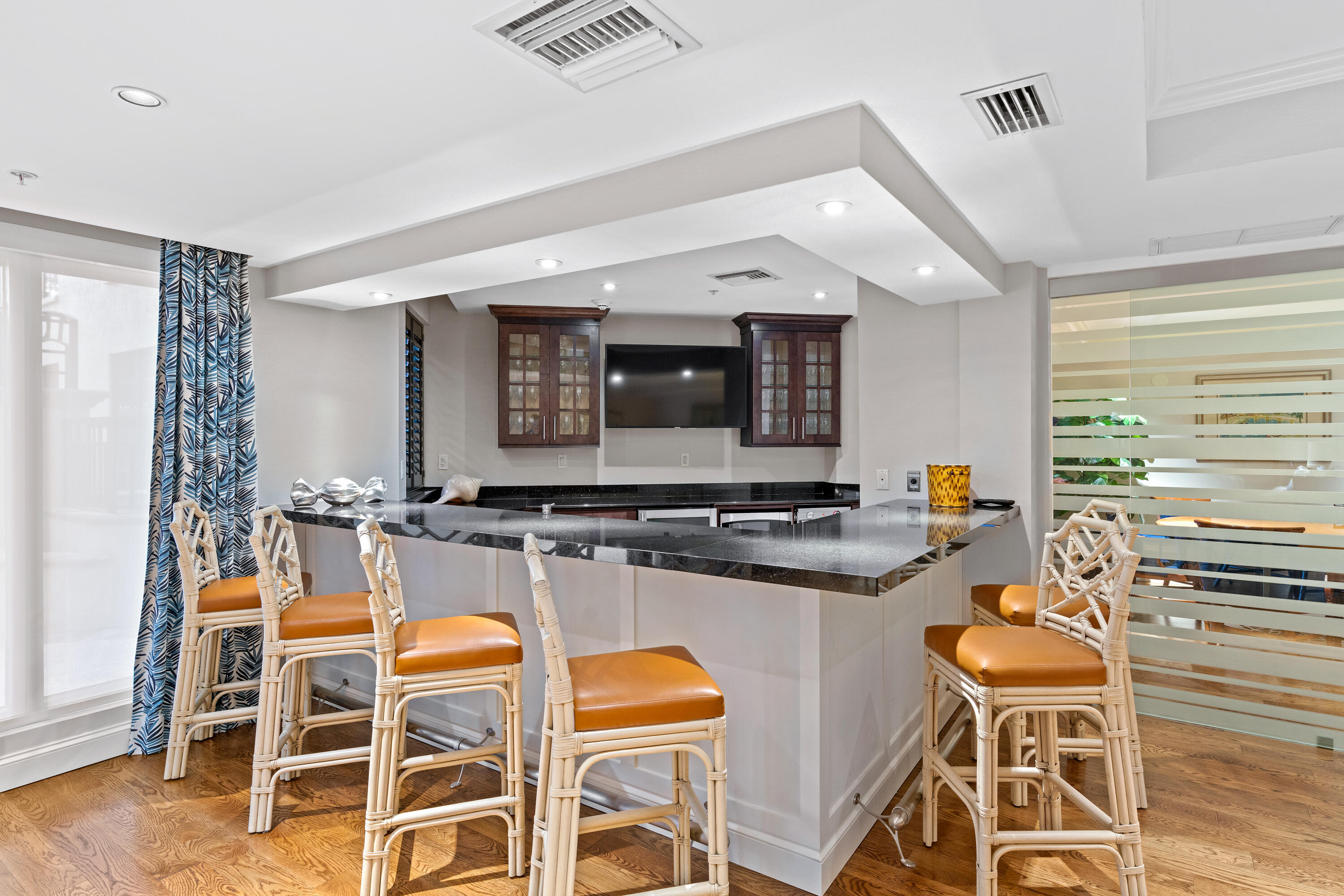 ONE CITY PLAZA CONDO - Residential Lease