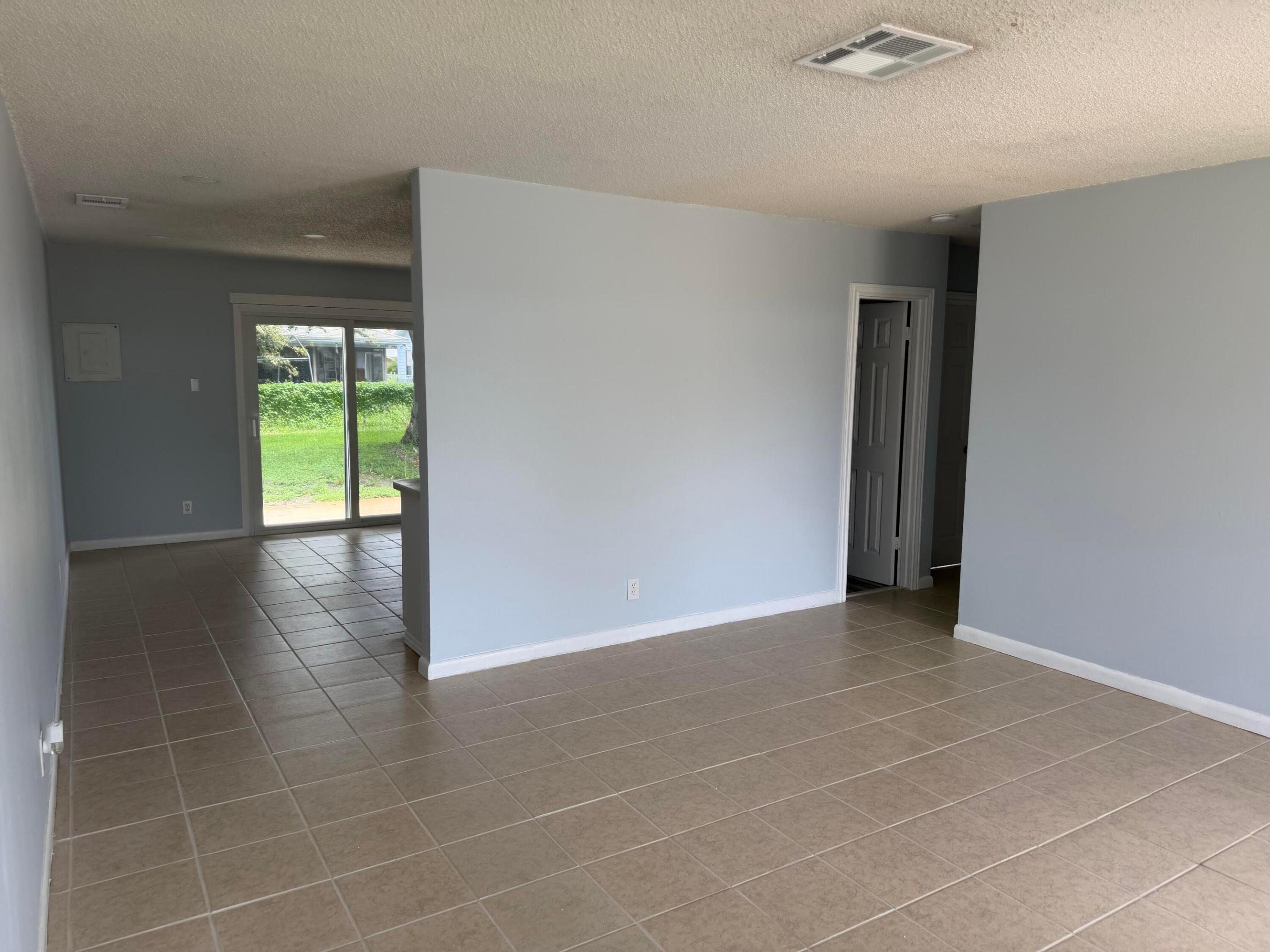EASTRIDGE ESTATES - Residential Lease