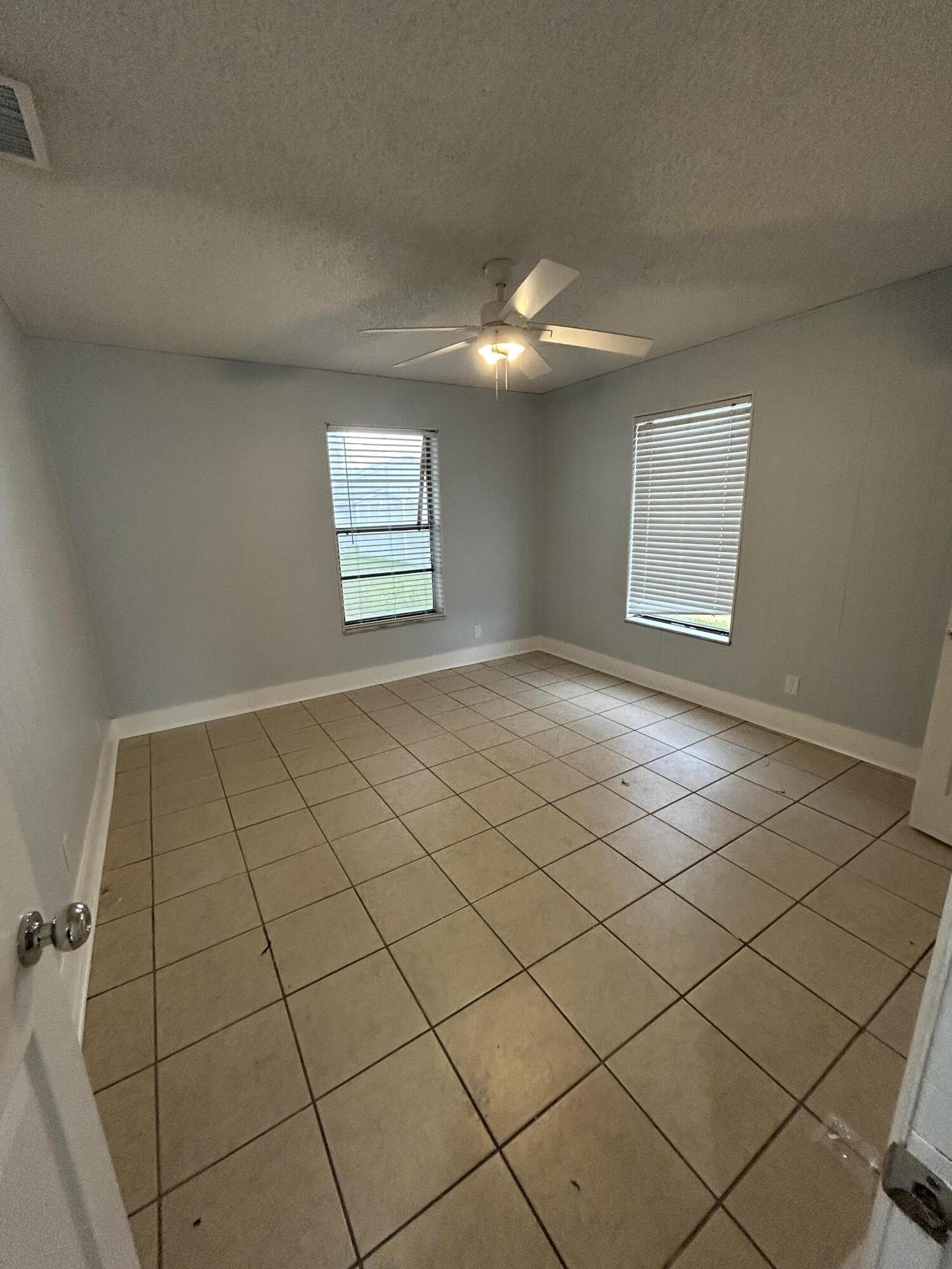 EASTRIDGE ESTATES - Residential Lease