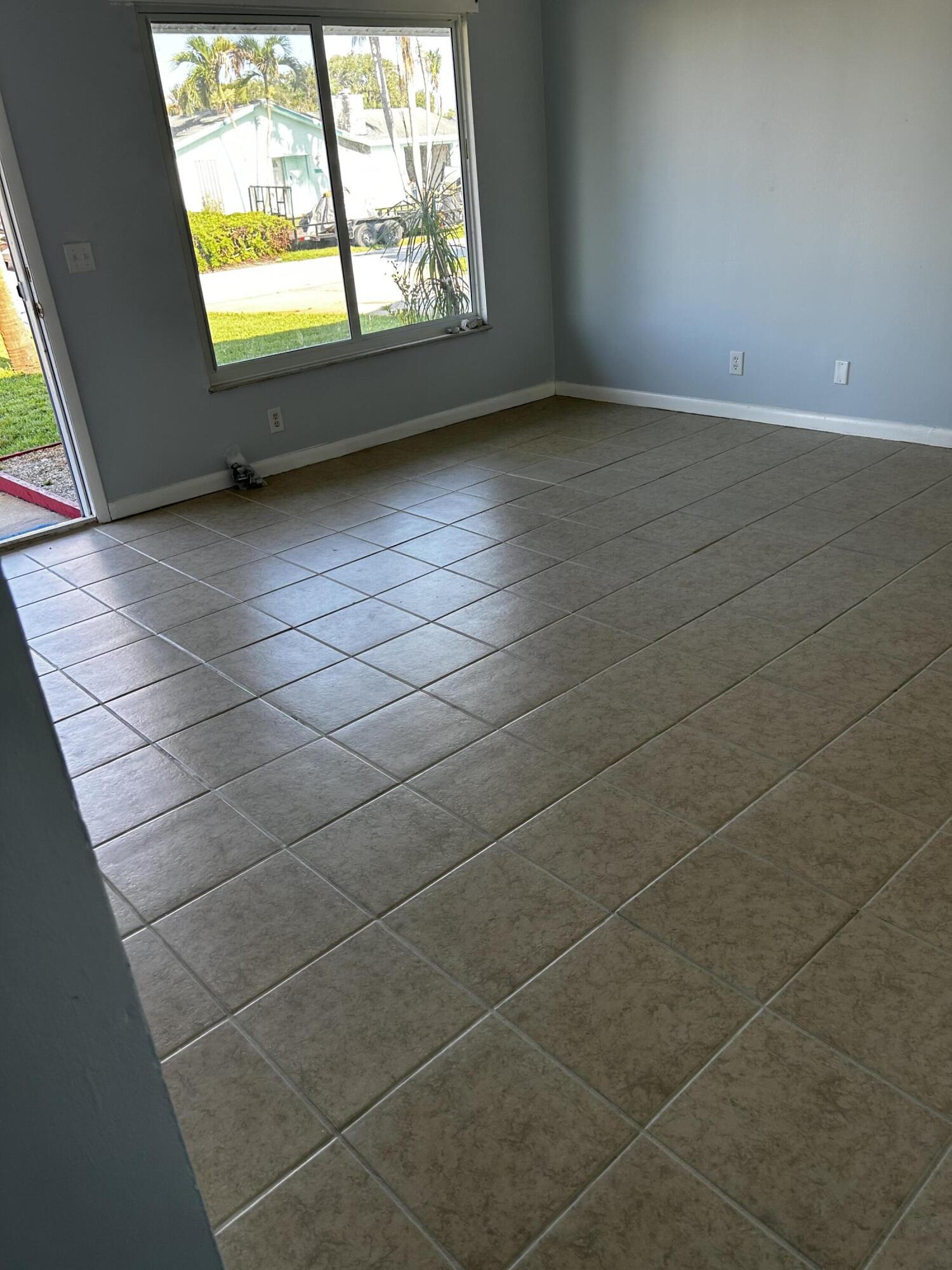 EASTRIDGE ESTATES - Residential Lease
