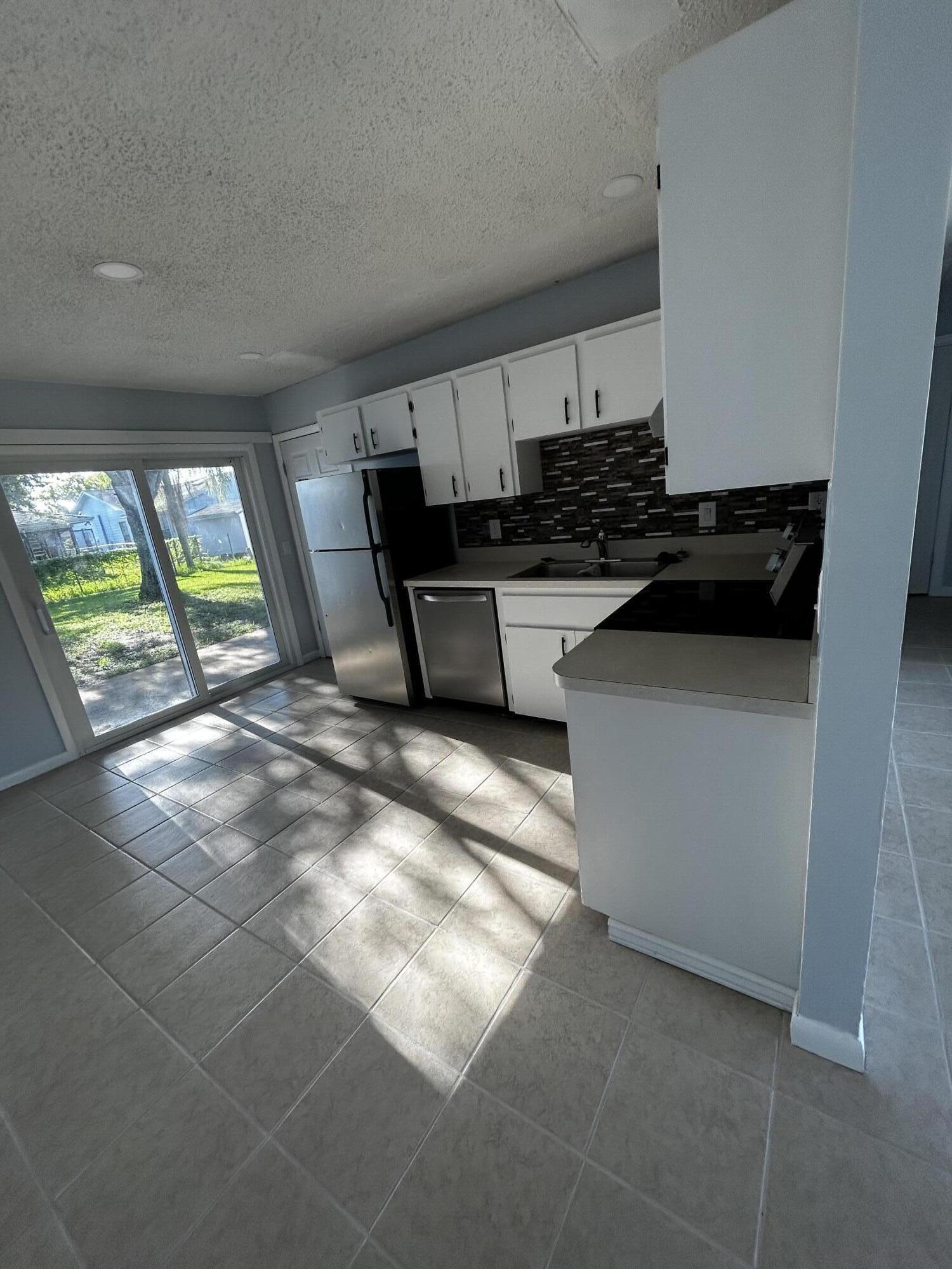 EASTRIDGE ESTATES - Residential Lease