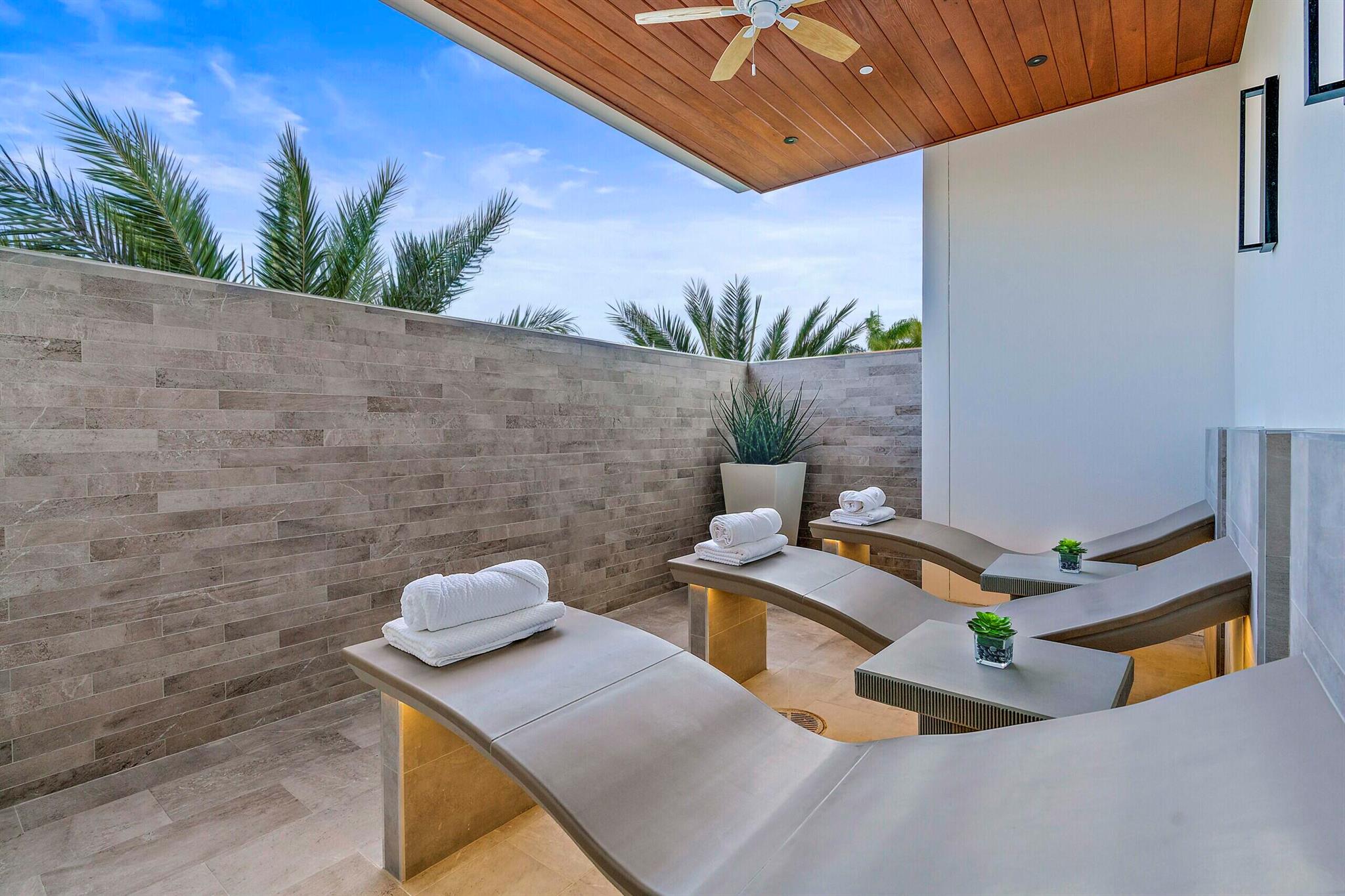 ADMIRALS COVE - Residential