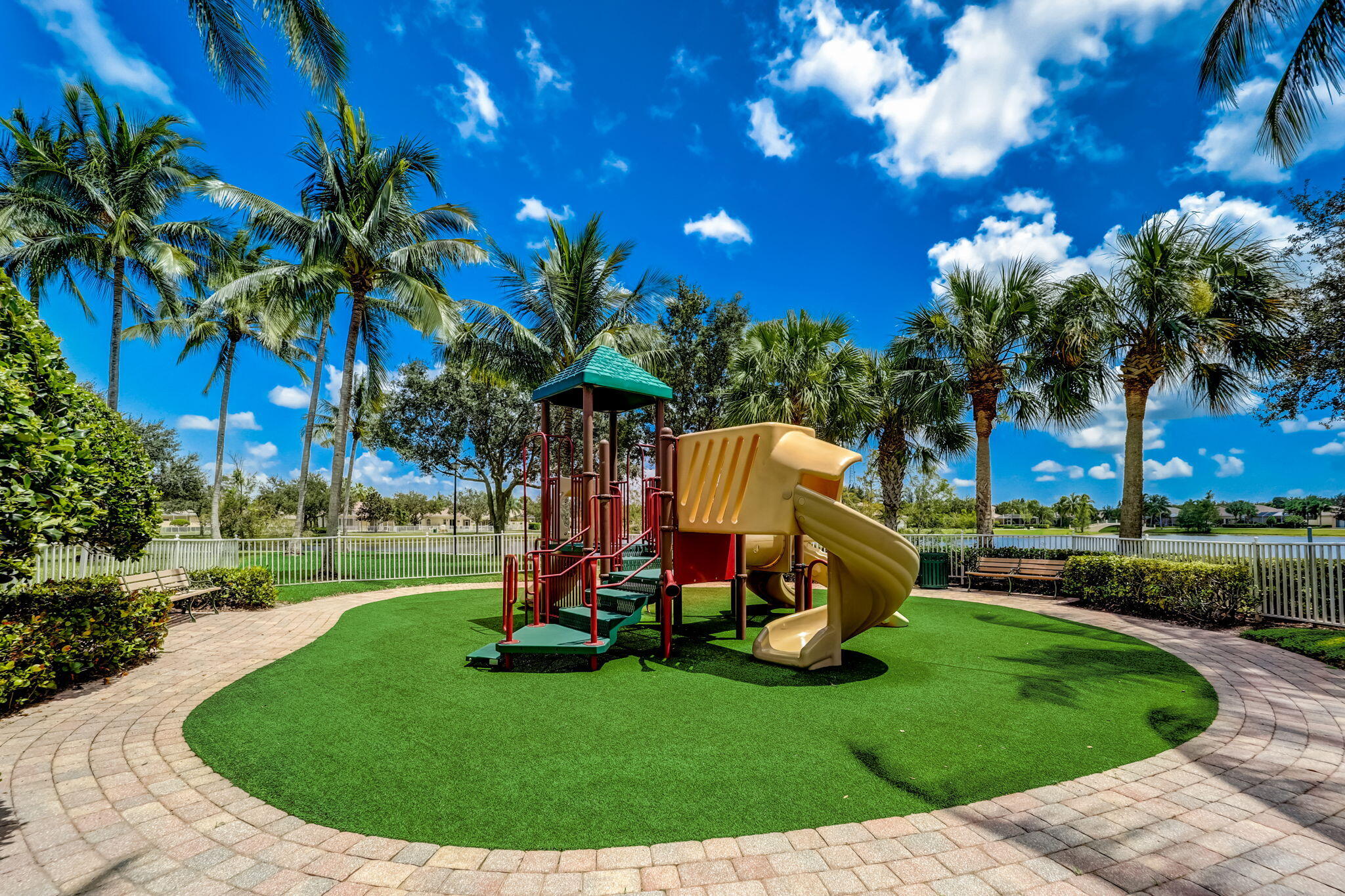 VILLAGEWALK OF WELLINGTON 3 - Residential