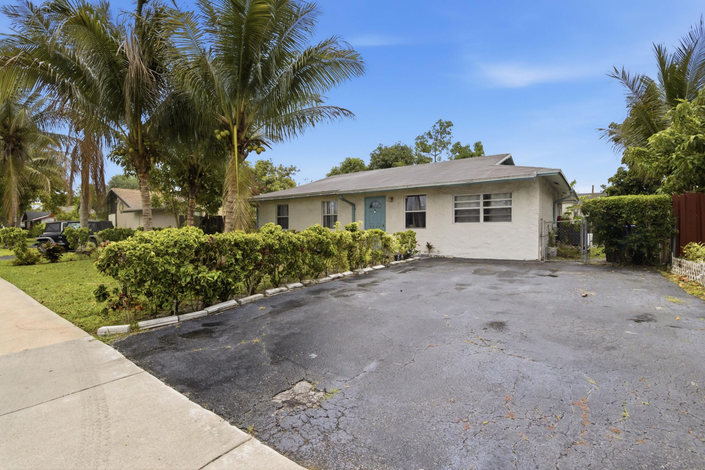 NORTH LAUDERDALE VILLAGE SEC 1 74-22 B LOT 33 BLK - Residential