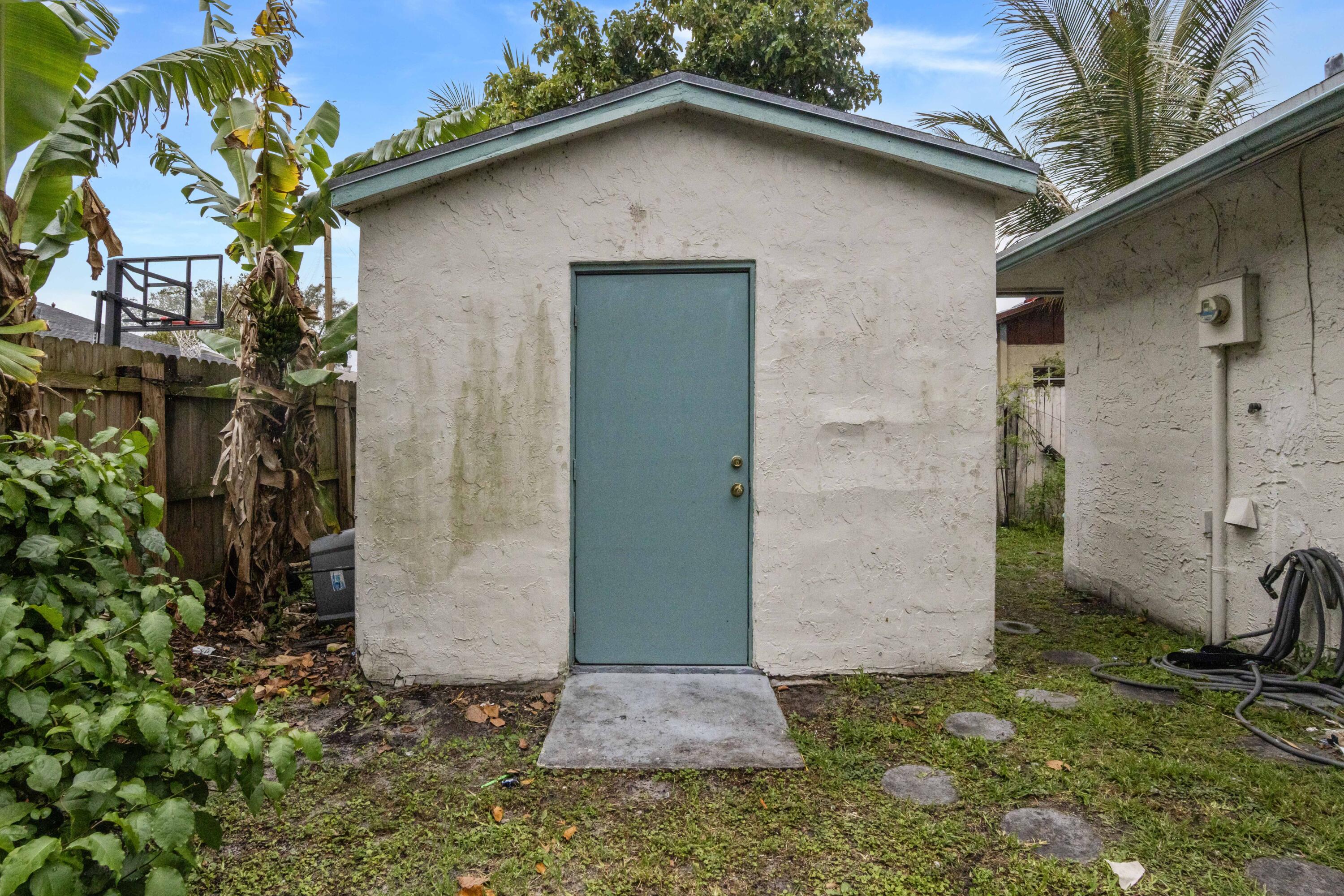 NORTH LAUDERDALE VILLAGE SEC 1 74-22 B LOT 33 BLK - Residential