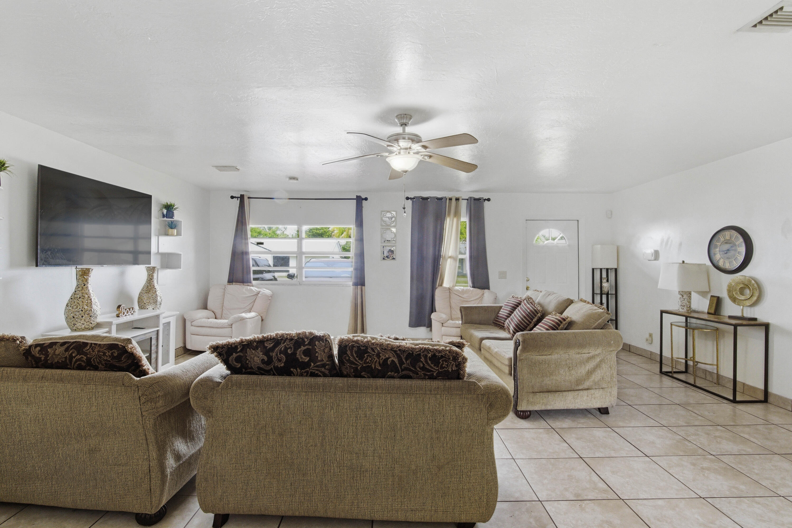 NORTH LAUDERDALE VILLAGE SEC 1 74-22 B LOT 33 BLK - Residential