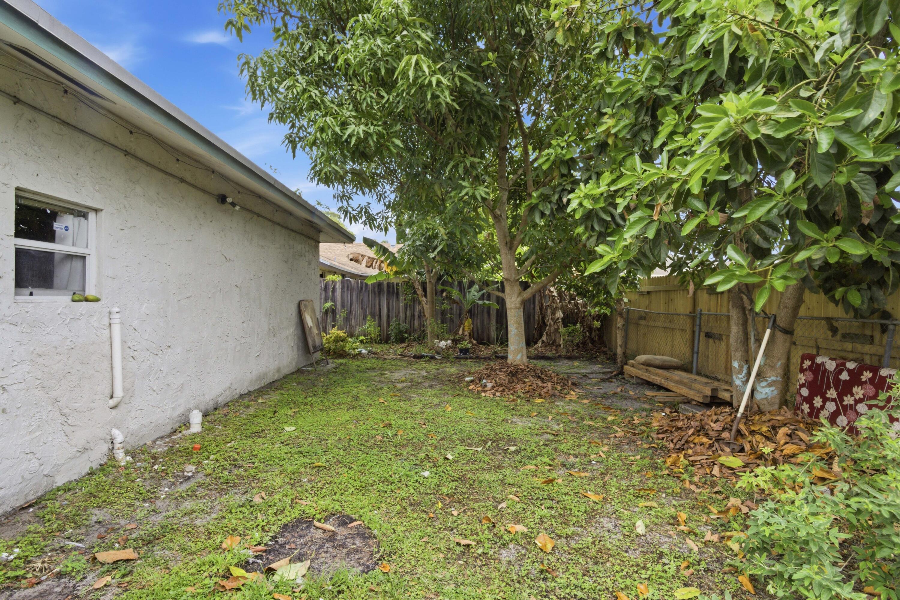 NORTH LAUDERDALE VILLAGE SEC 1 74-22 B LOT 33 BLK - Residential
