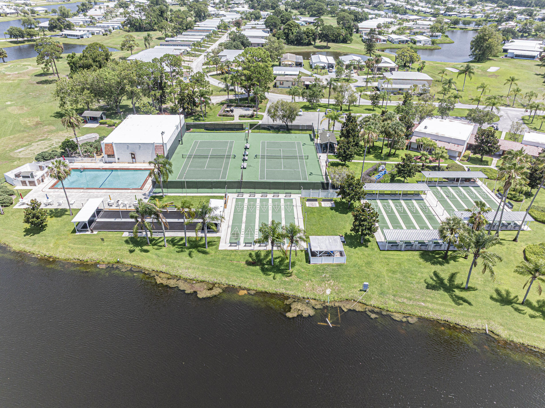 SPANISH LAKES COUNTRY CLUB VILL LEASEHOLD ESTATES - Residential