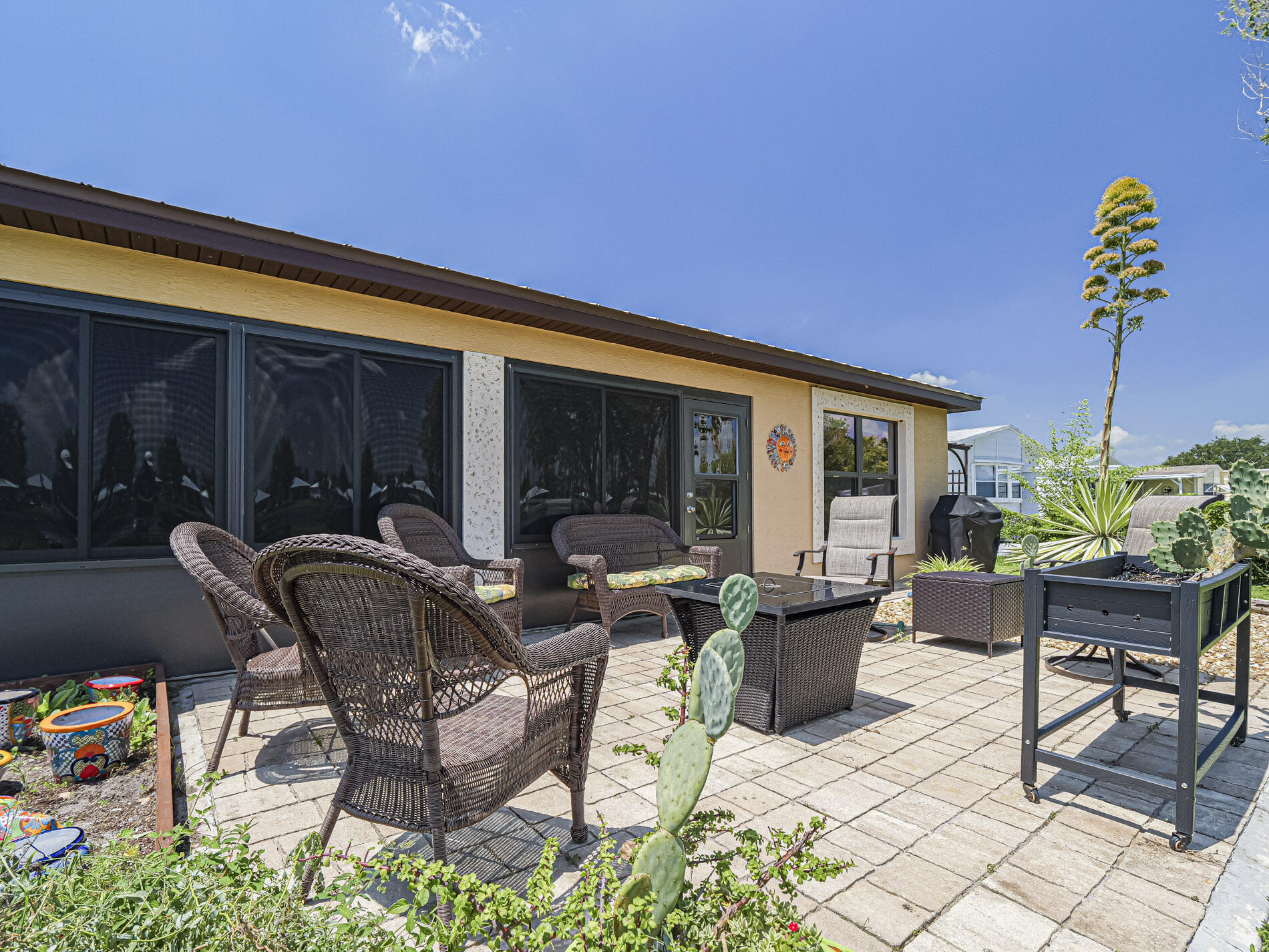 SPANISH LAKES COUNTRY CLUB VILL LEASEHOLD ESTATES - Residential