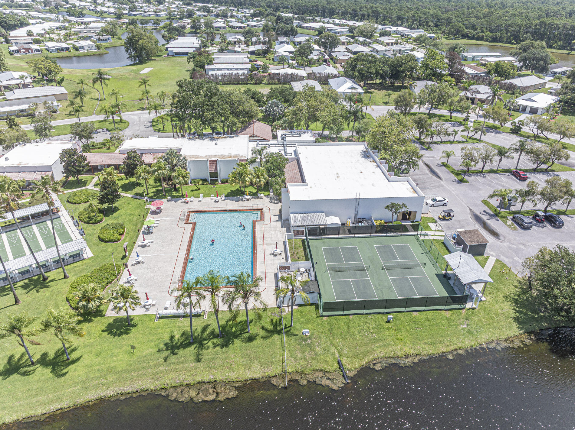 SPANISH LAKES COUNTRY CLUB VILL LEASEHOLD ESTATES - Residential