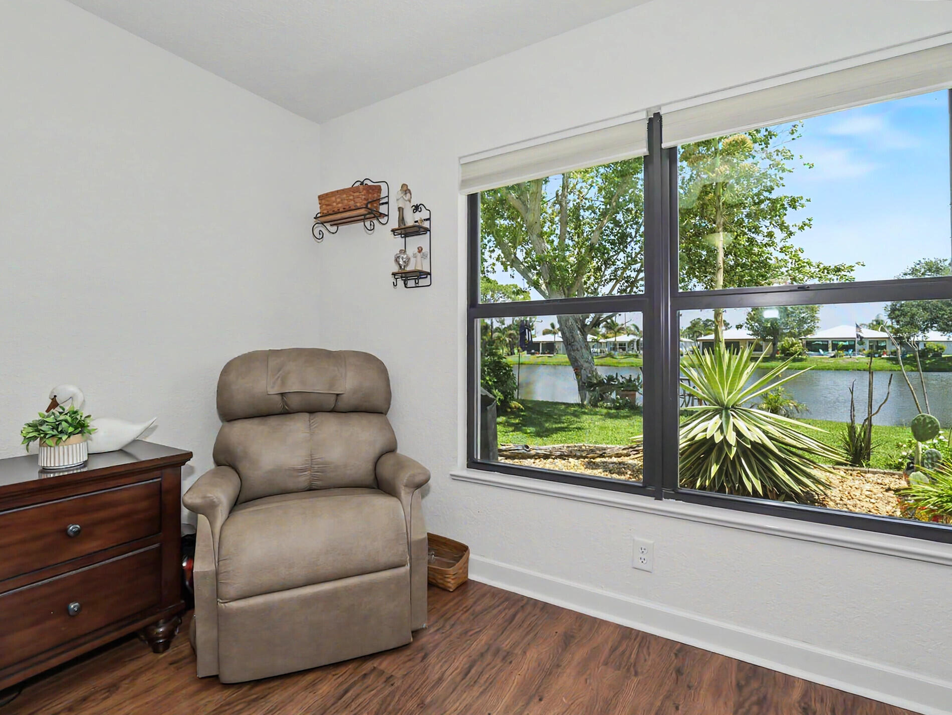 SPANISH LAKES COUNTRY CLUB VILL LEASEHOLD ESTATES - Residential