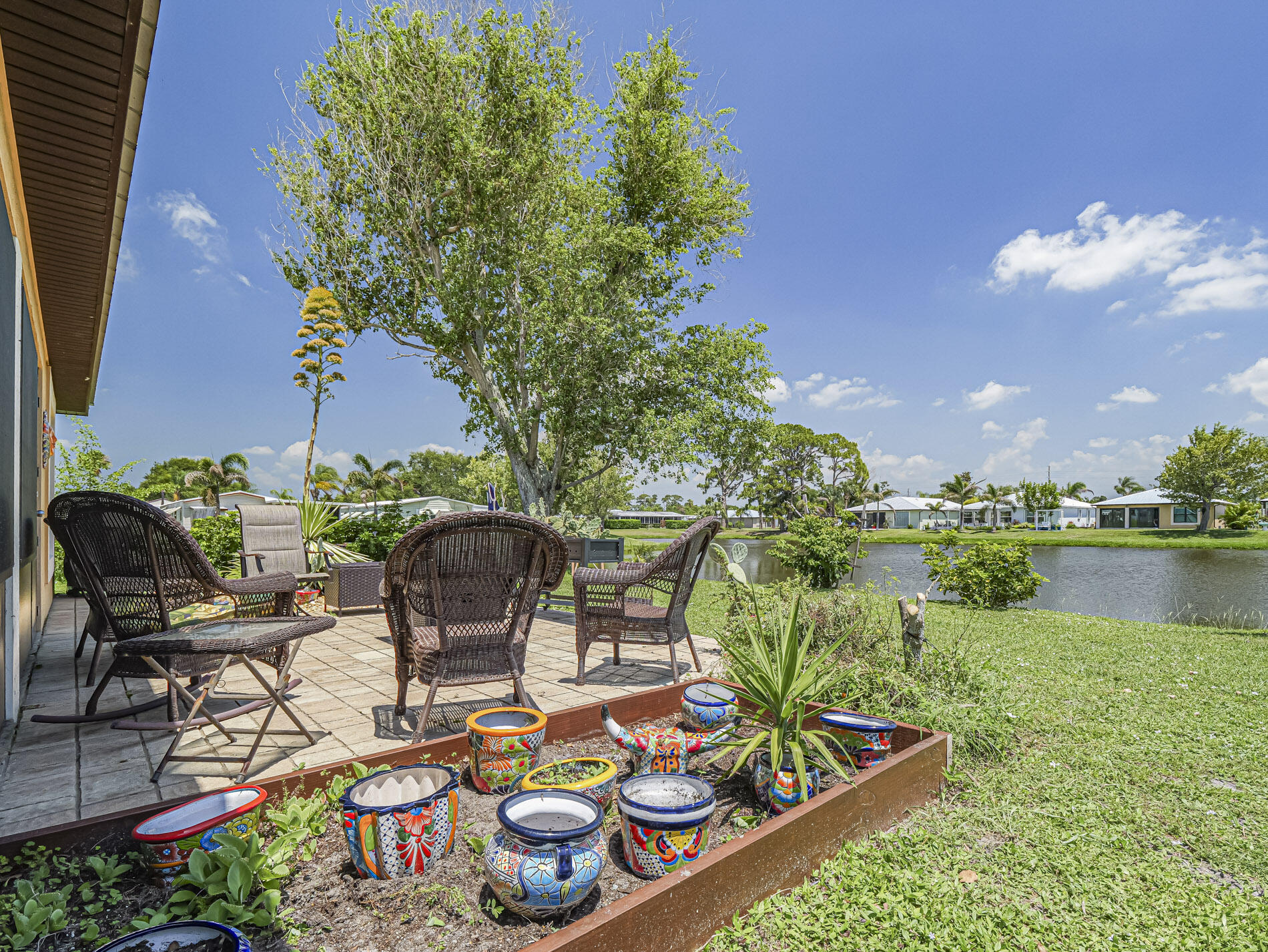 SPANISH LAKES COUNTRY CLUB VILL LEASEHOLD ESTATES - Residential