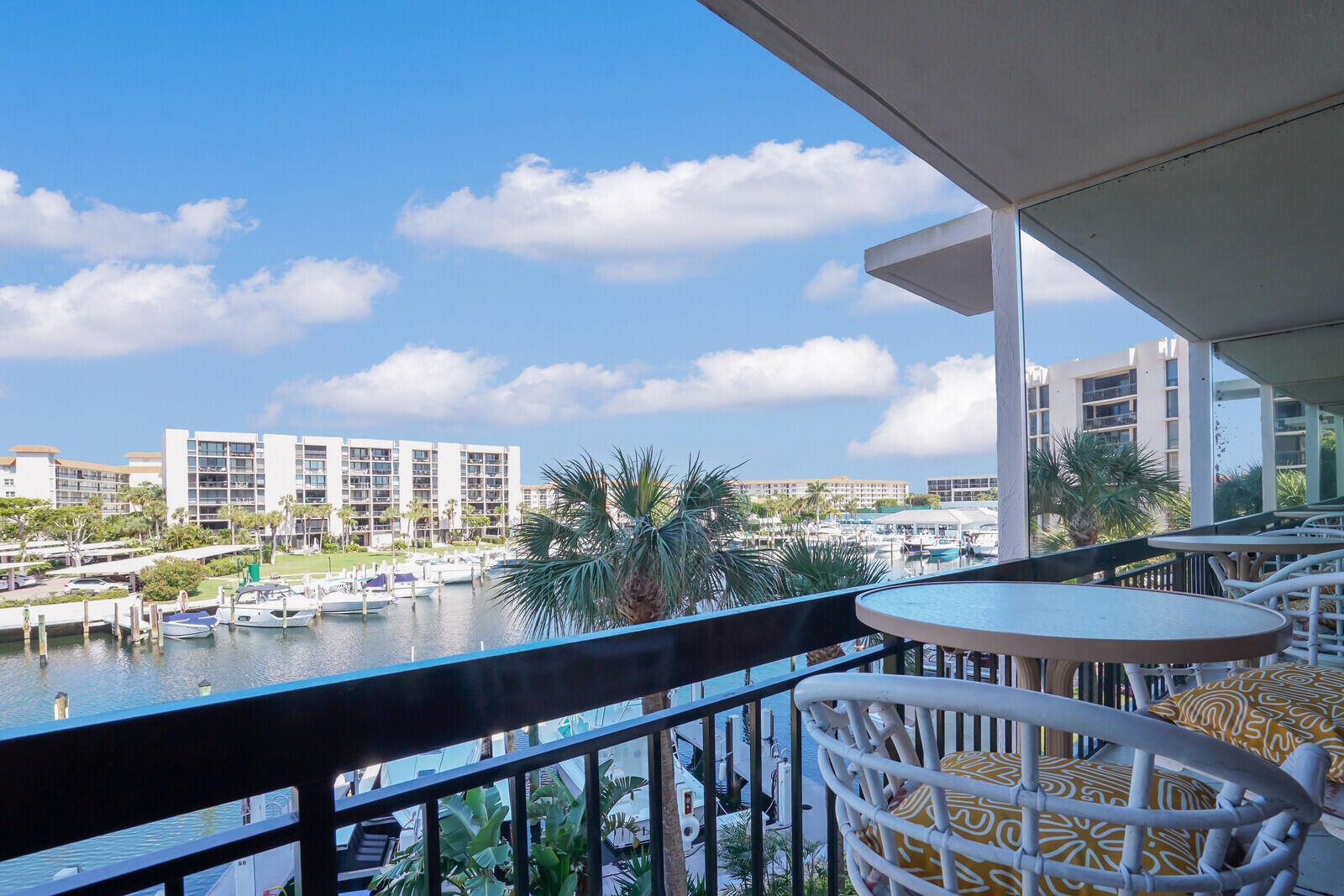 YACHT & RACQUET CLUB OF BOCA RATON CONDO - Residential Lease