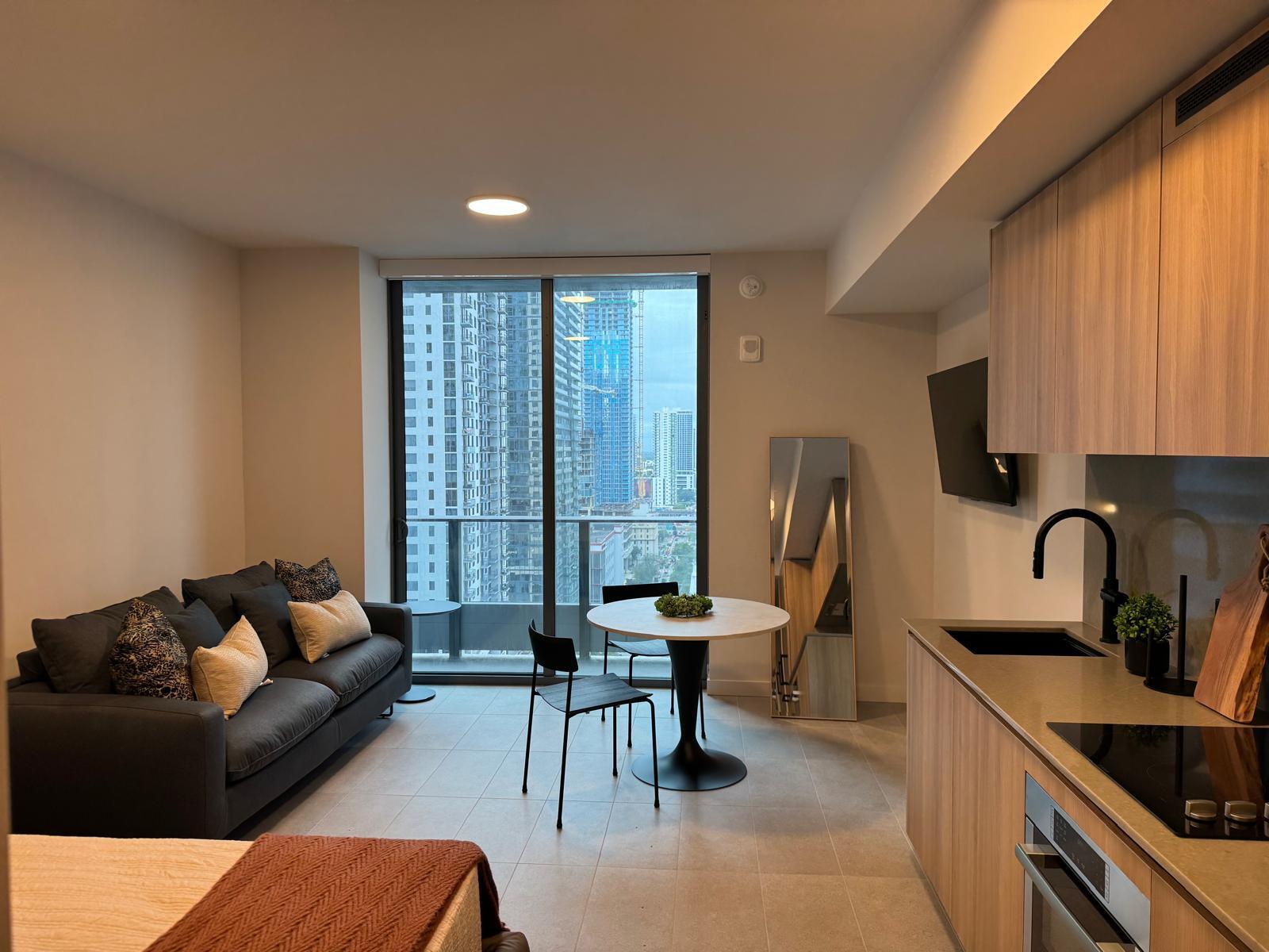 Live in comfort and an unbeatable location in the heart of the city!

We offer our fully furnished suite, ideal for 2-4 people. Enjoy a comfortable bed, sofa bed, fully equipped integrated kitchen, and a full bathroom. Located right in front of a train station, you can easily get around the city. Plus, you'll be less than 5 minutes walking from shopping centers like Bayside, with access to a vibrant area full of stores, restaurants, and entertainment. The Miami Heat stadium is just steps away!

Available for short-term and long-term rentals, it's the perfect opportunity to enjoy the city for a short or extended stay.

Don't miss the chance to live in the heart of it all! Reach out us for more details.